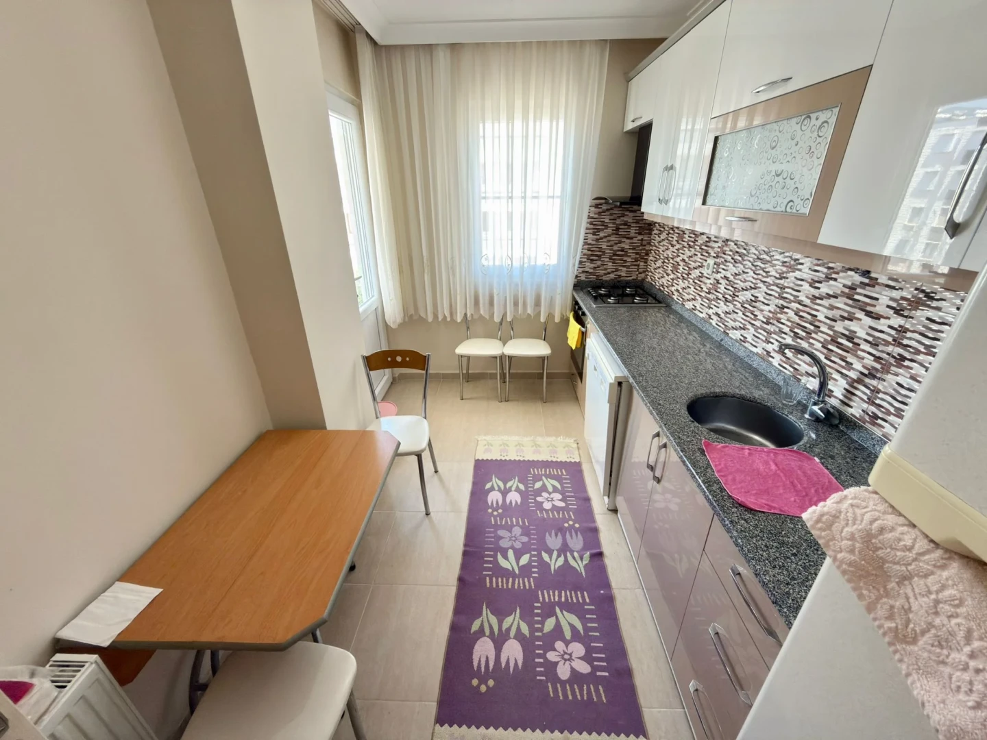 YÜKSELDEN AKÇAYDAN FULL ÖN CEPHE DOĞALGAZLI AYRI MUTFAK 2+1DAİRE