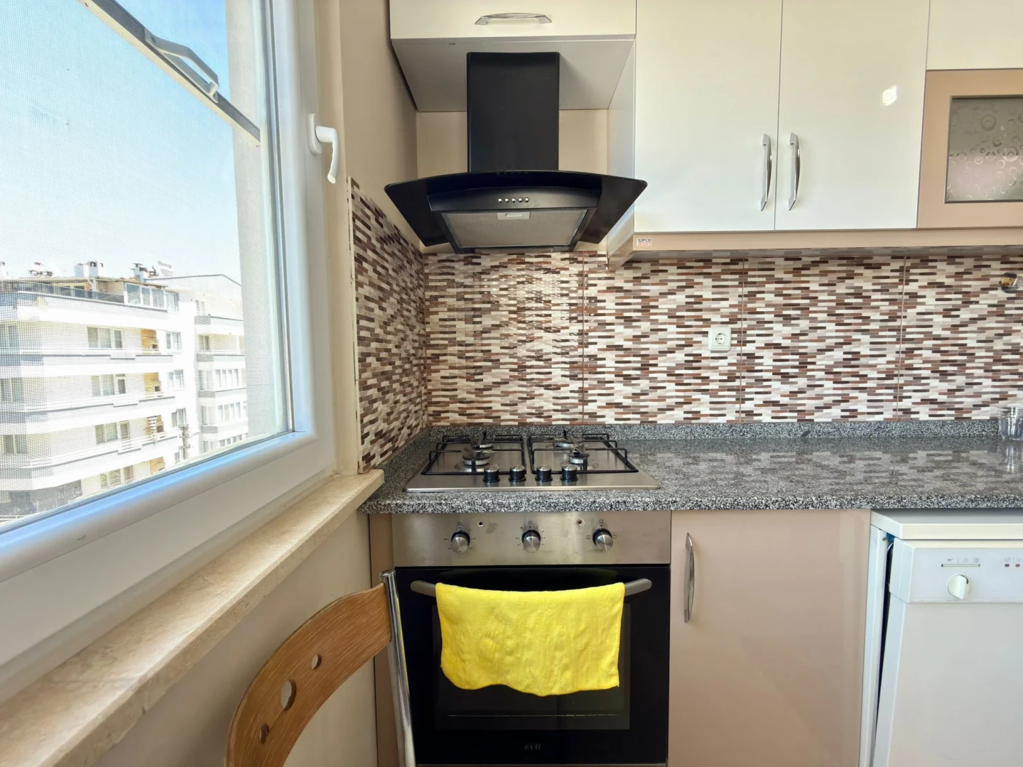 YÜKSELDEN AKÇAYDAN FULL ÖN CEPHE DOĞALGAZLI AYRI MUTFAK 2+1DAİRE