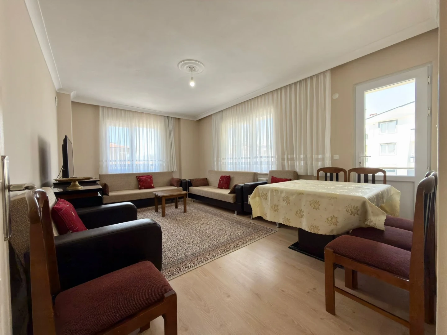 YÜKSELDEN AKÇAYDAN FULL ÖN CEPHE DOĞALGAZLI AYRI MUTFAK 2+1DAİRE