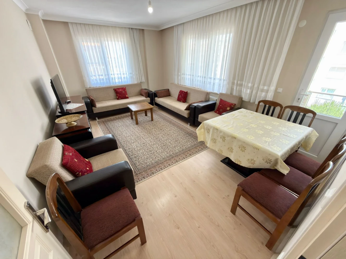 YÜKSELDEN AKÇAYDAN FULL ÖN CEPHE DOĞALGAZLI AYRI MUTFAK 2+1DAİRE