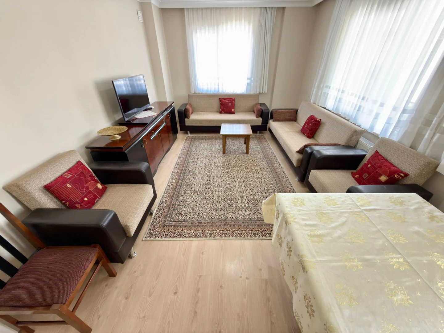YÜKSELDEN AKÇAYDAN FULL ÖN CEPHE DOĞALGAZLI AYRI MUTFAK 2+1DAİRE