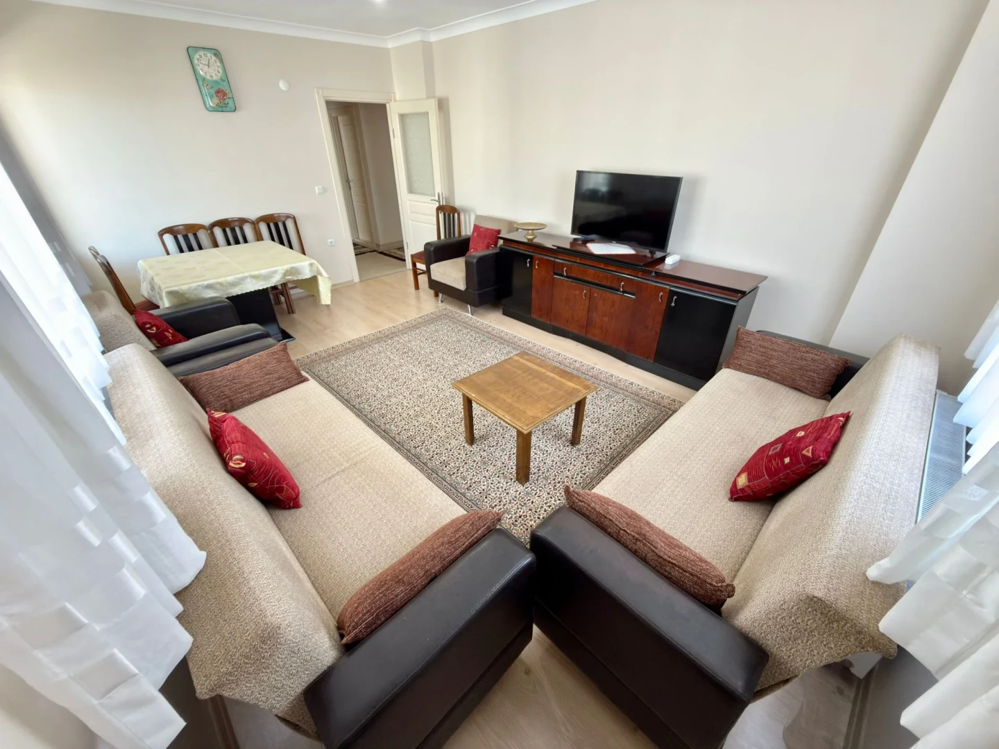 YÜKSELDEN AKÇAYDAN FULL ÖN CEPHE DOĞALGAZLI AYRI MUTFAK 2+1DAİRE