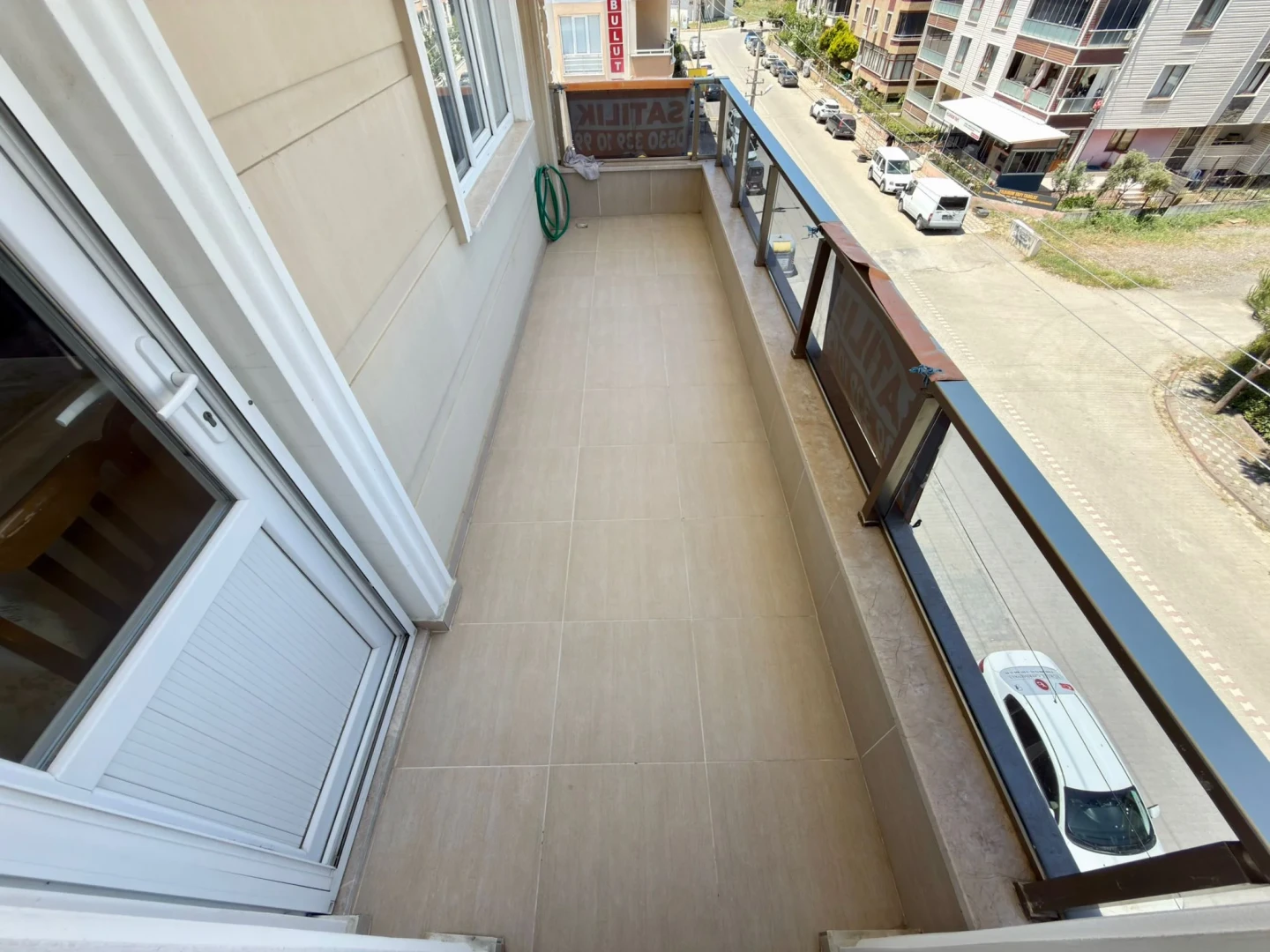 YÜKSELDEN AKÇAYDAN FULL ÖN CEPHE DOĞALGAZLI AYRI MUTFAK 2+1DAİRE