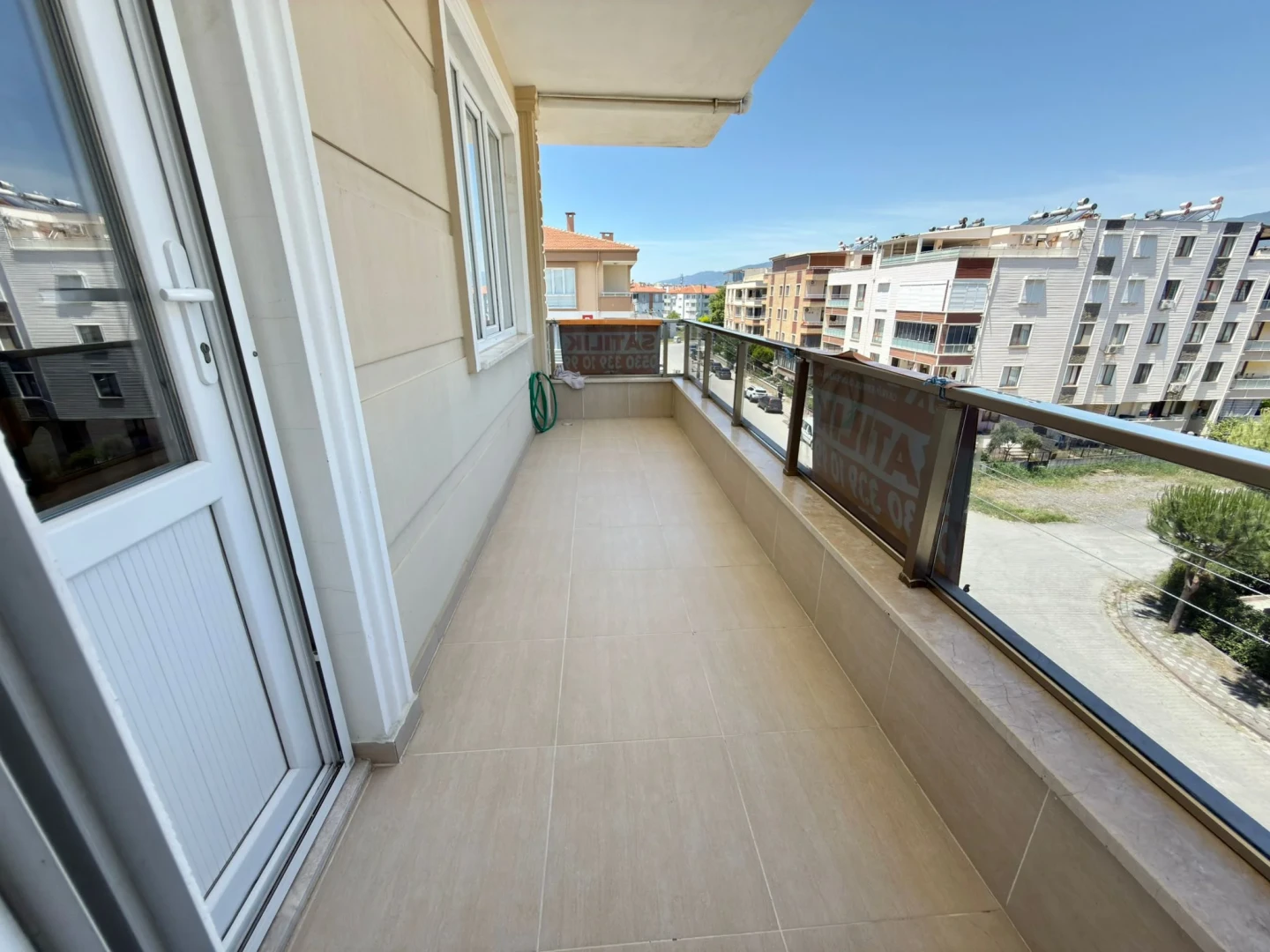 YÜKSELDEN AKÇAYDAN FULL ÖN CEPHE DOĞALGAZLI AYRI MUTFAK 2+1DAİRE