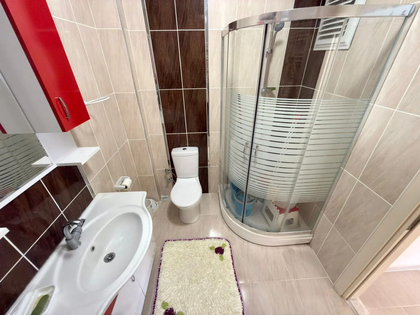 YÜKSELDEN AKÇAYDAN FULL ÖN CEPHE DOĞALGAZLI AYRI MUTFAK 2+1DAİRE