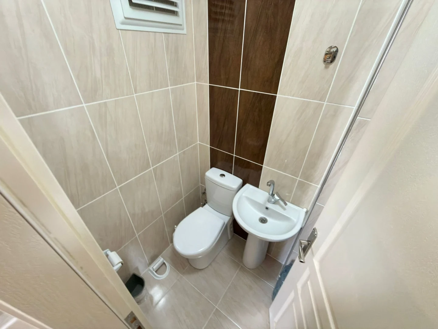 YÜKSELDEN AKÇAYDAN FULL ÖN CEPHE DOĞALGAZLI AYRI MUTFAK 2+1DAİRE