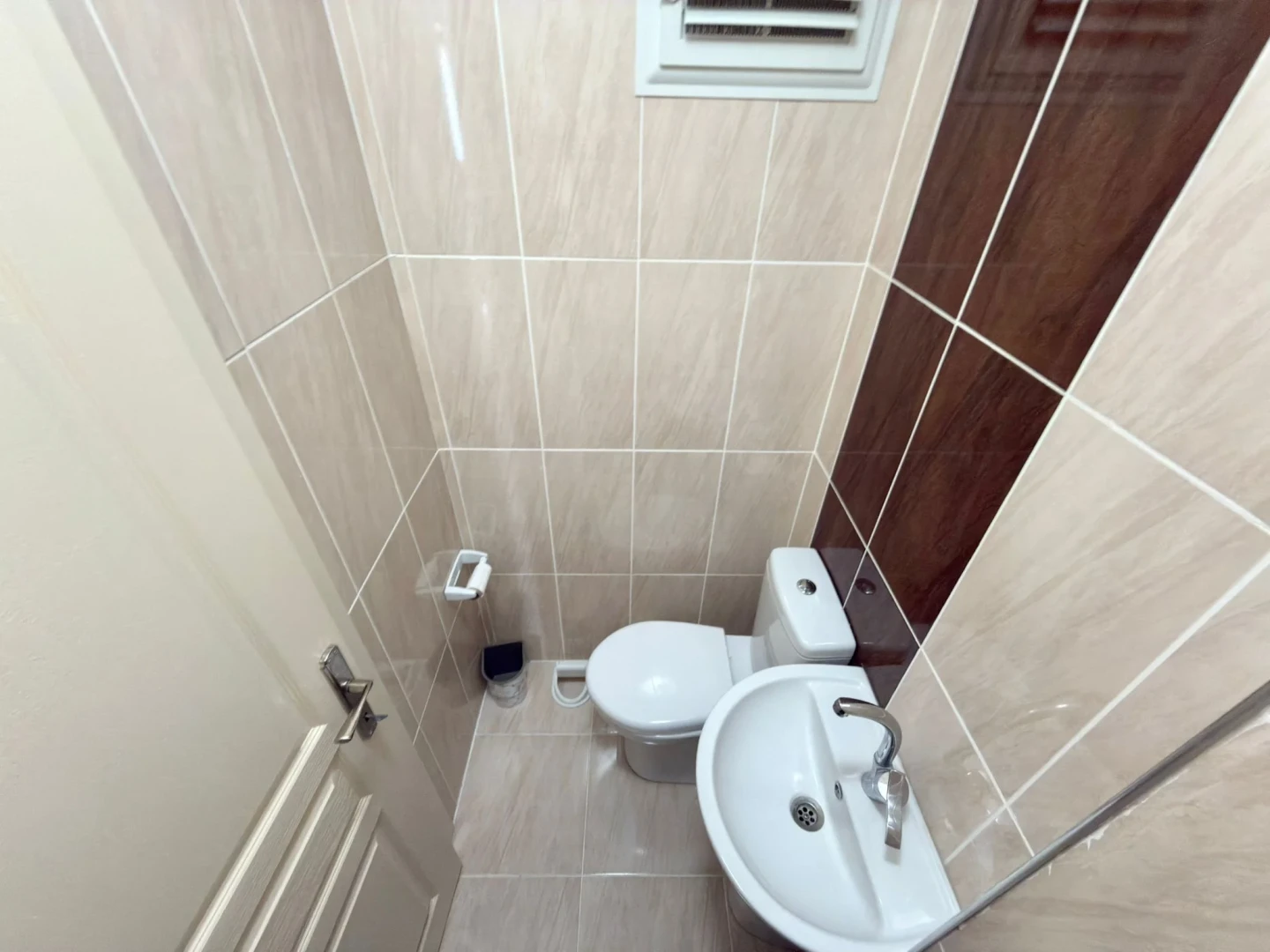 YÜKSELDEN AKÇAYDAN FULL ÖN CEPHE DOĞALGAZLI AYRI MUTFAK 2+1DAİRE