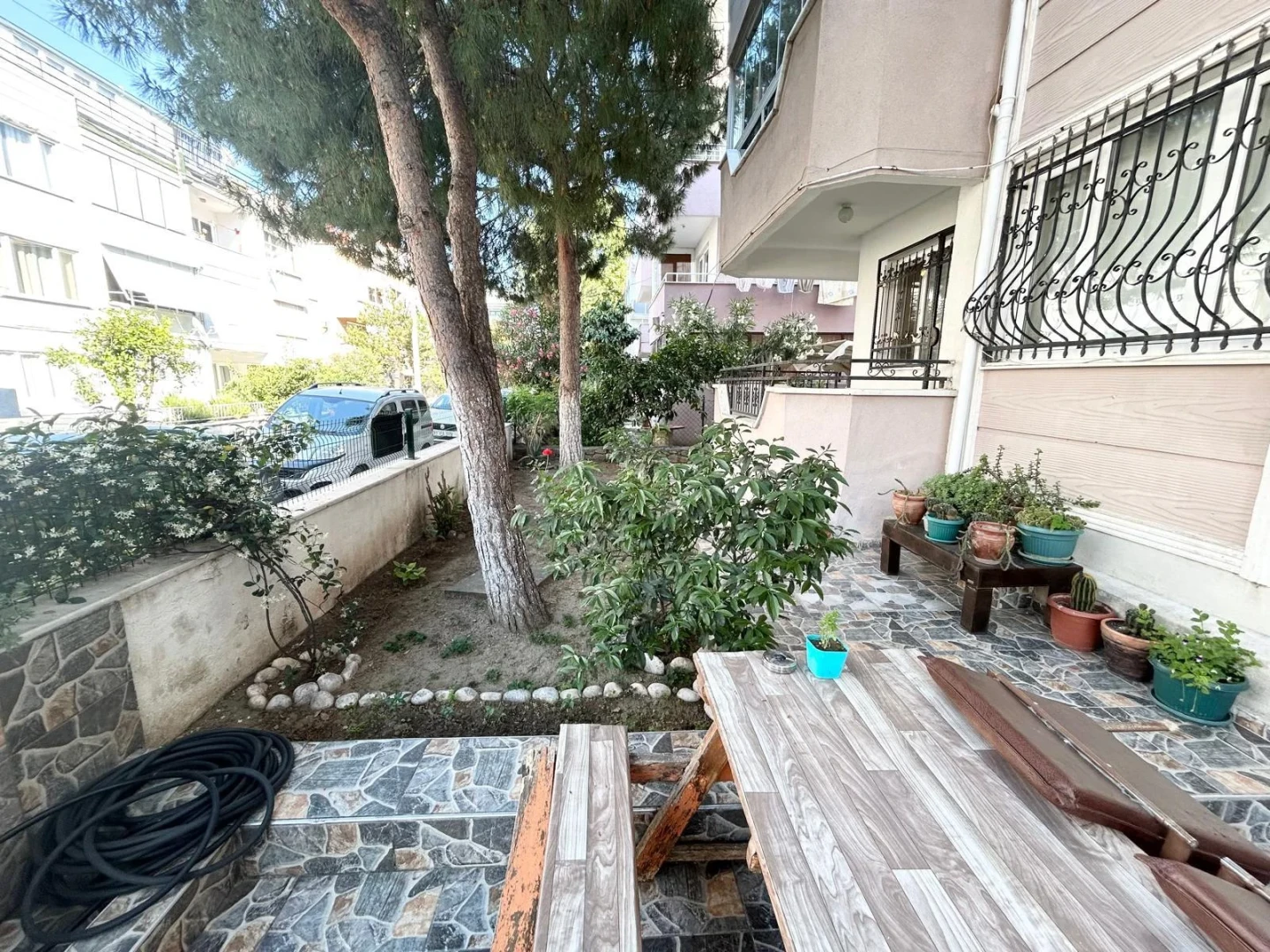 YÜKSELDEN SATILIK AKÇAYDA AYRI MUTFAKLI ÖN CEPHE FIRSAT 2+1DAİRE