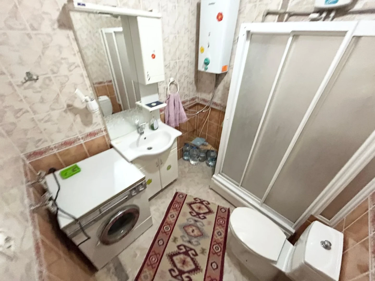 YÜKSELDEN SATILIK AKÇAYDA AYRI MUTFAKLI ÖN CEPHE FIRSAT 2+1DAİRE
