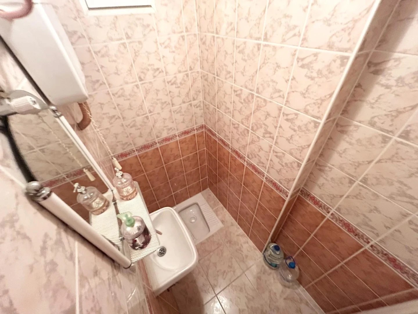 YÜKSELDEN SATILIK AKÇAYDA AYRI MUTFAKLI ÖN CEPHE FIRSAT 2+1DAİRE