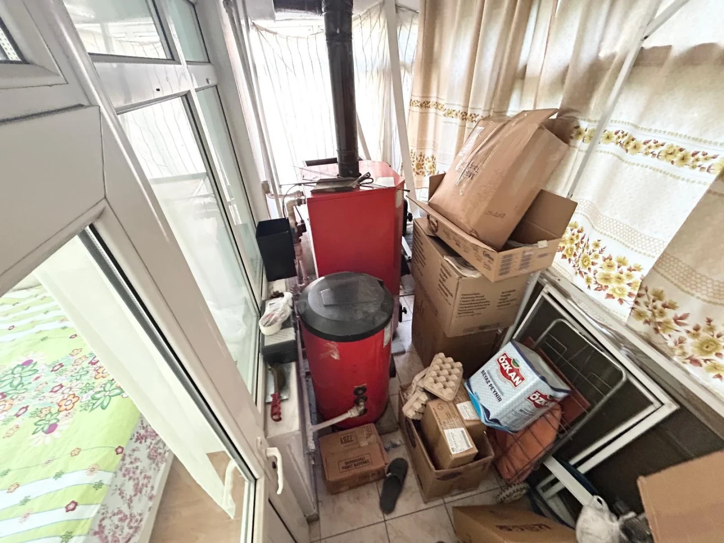 YÜKSELDEN SATILIK AKÇAYDA AYRI MUTFAKLI ÖN CEPHE FIRSAT 2+1DAİRE