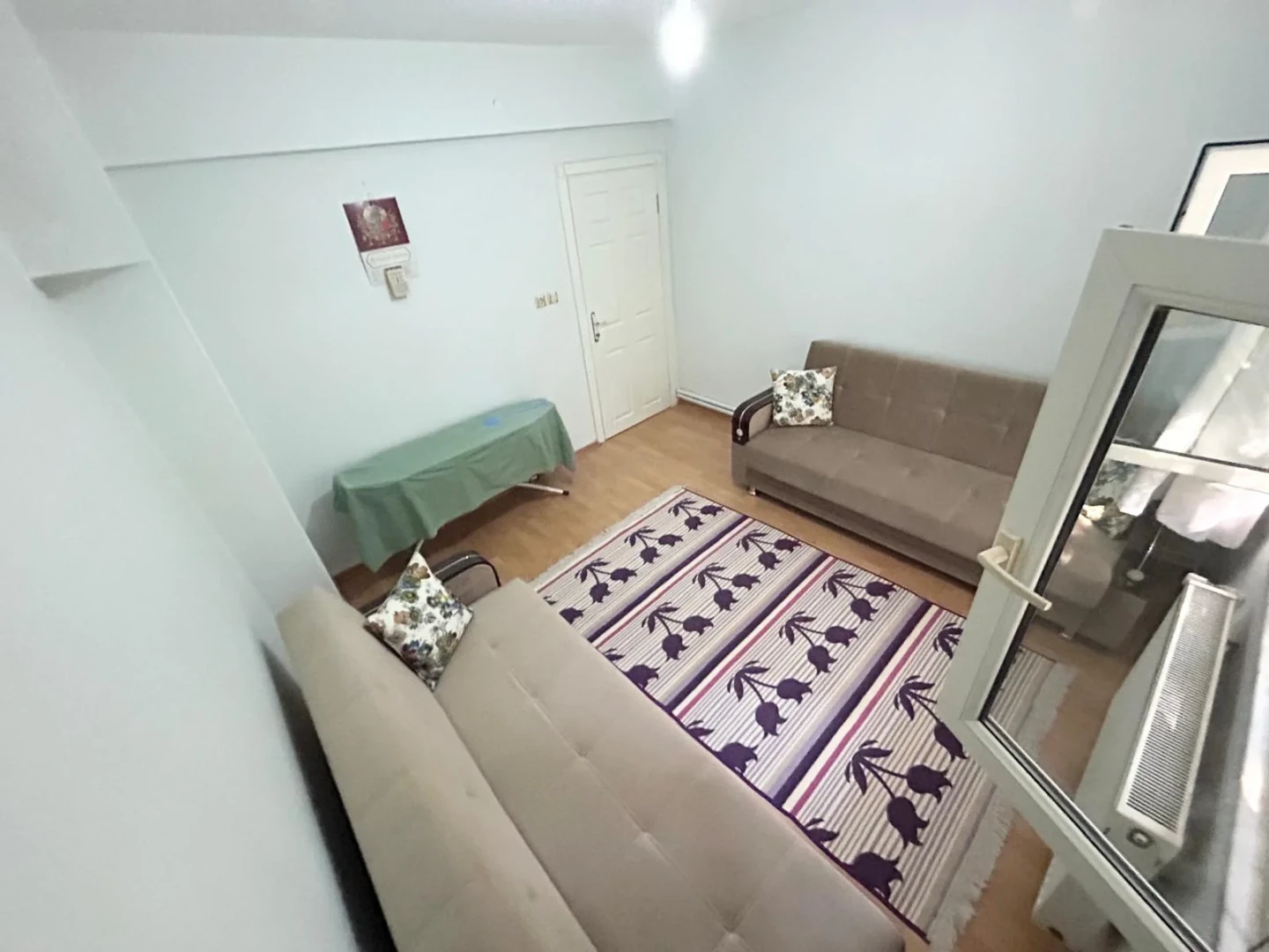 YÜKSELDEN SATILIK AKÇAYDA AYRI MUTFAKLI ÖN CEPHE FIRSAT 2+1DAİRE