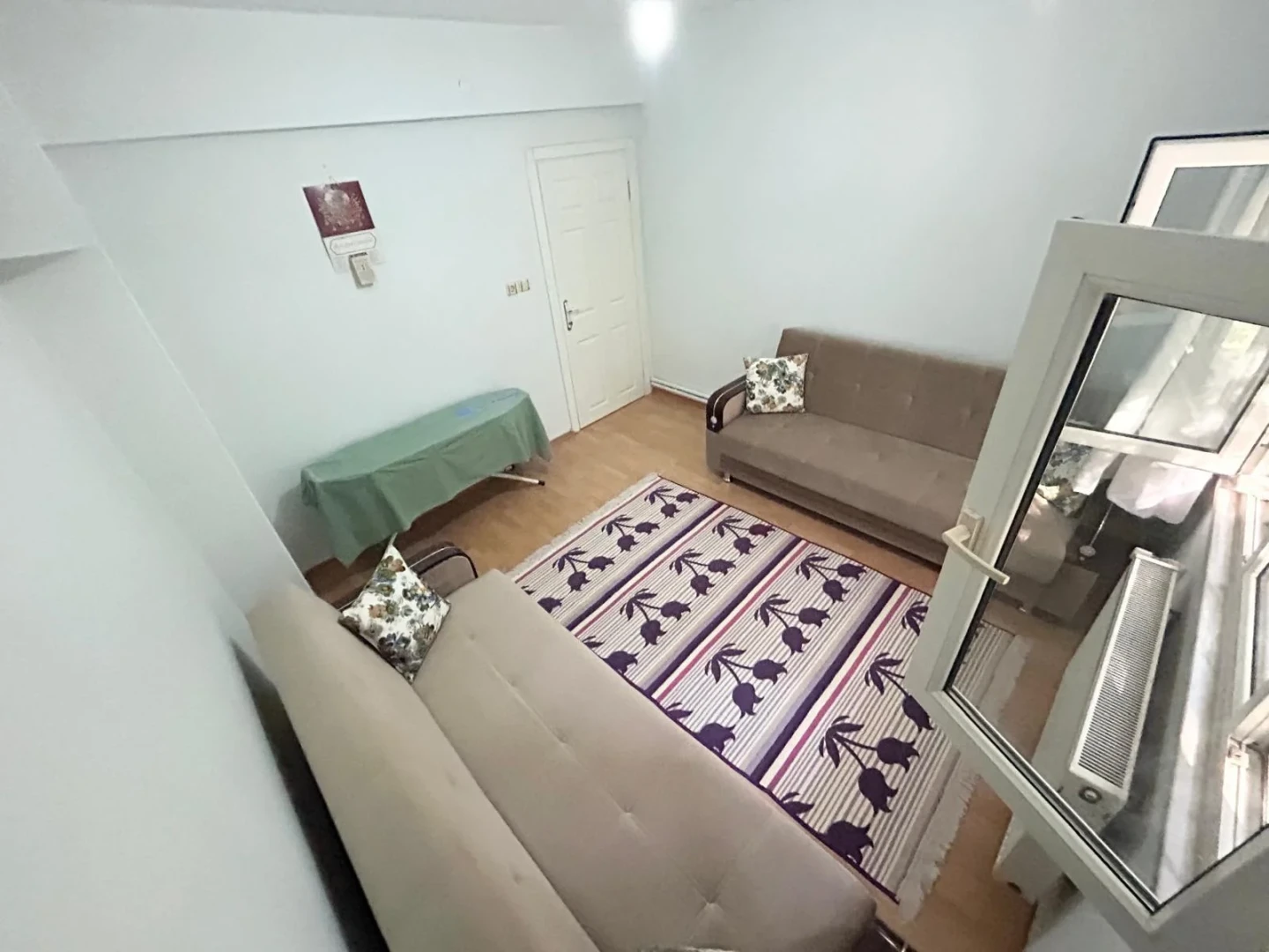 YÜKSELDEN SATILIK AKÇAYDA AYRI MUTFAKLI ÖN CEPHE FIRSAT 2+1DAİRE