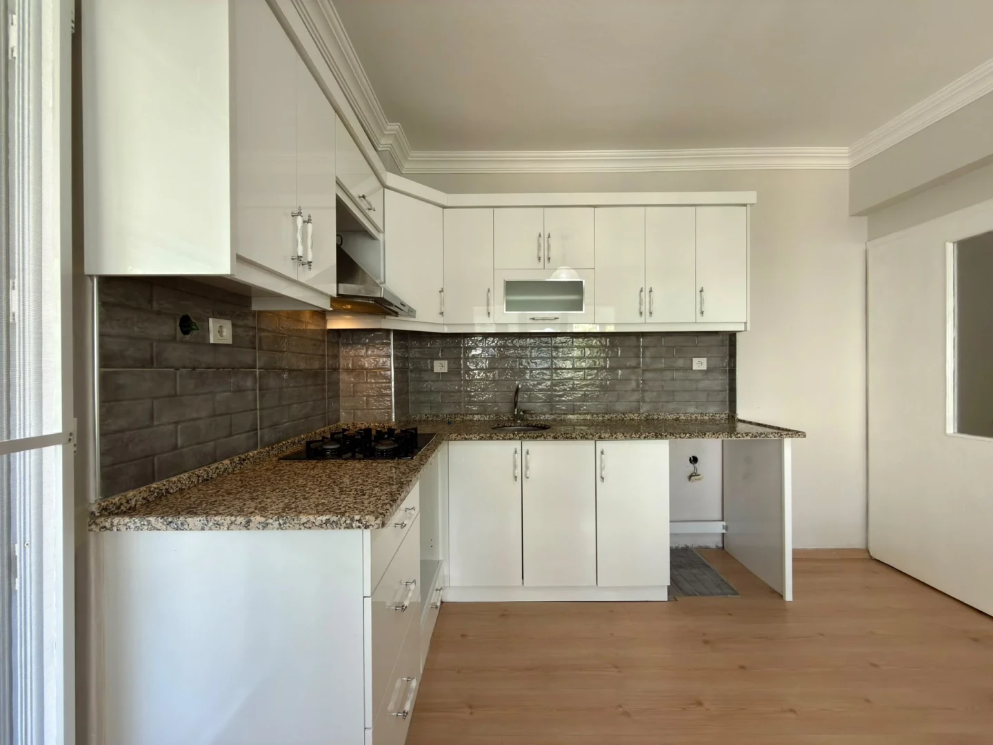 YÜKSELDEN DENİZE 200 METRE ARAKAT ÖN CEPHE SATILIK 2+1 DAİRE