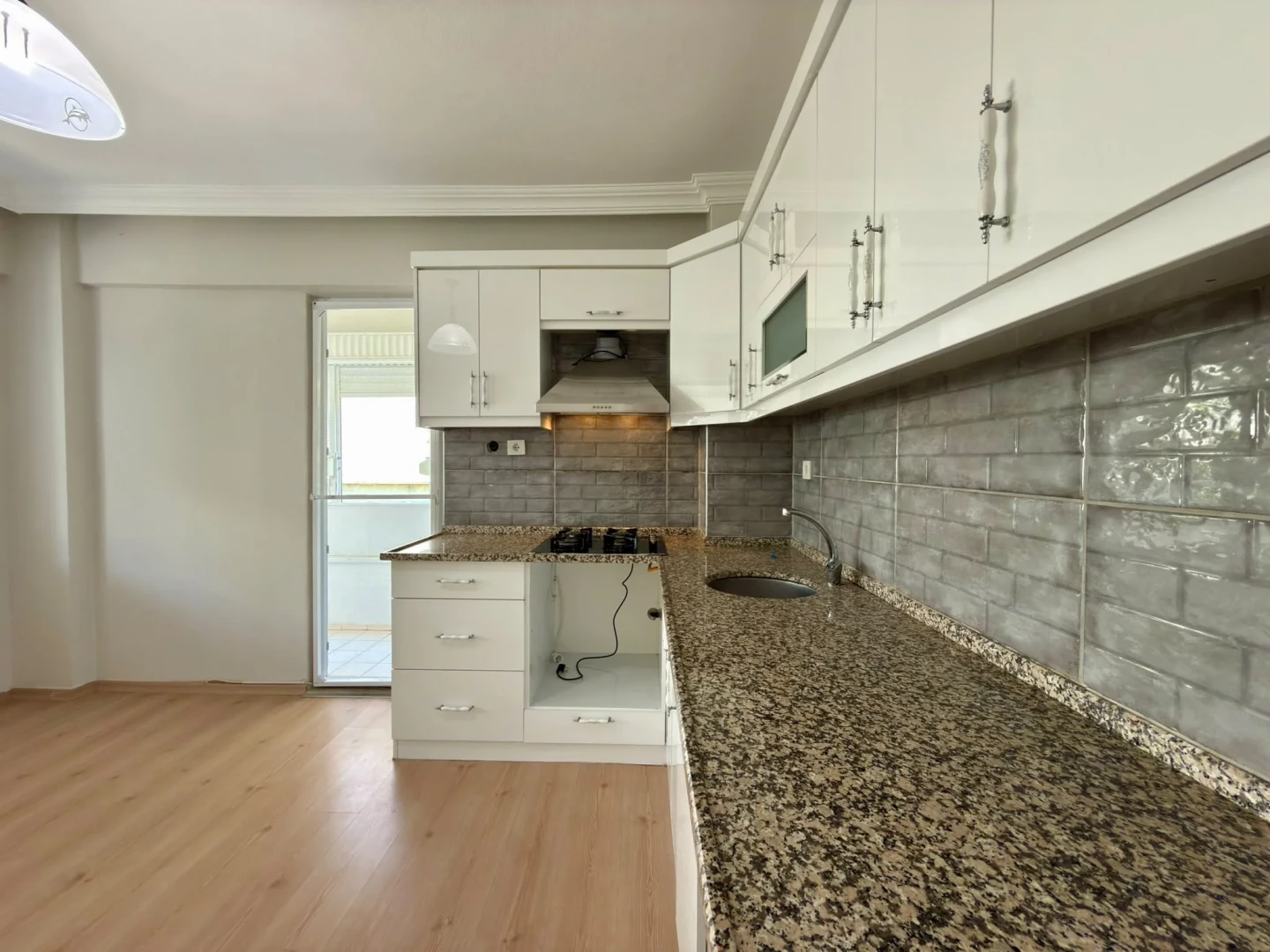 YÜKSELDEN DENİZE 200 METRE ARAKAT ÖN CEPHE SATILIK 2+1 DAİRE
