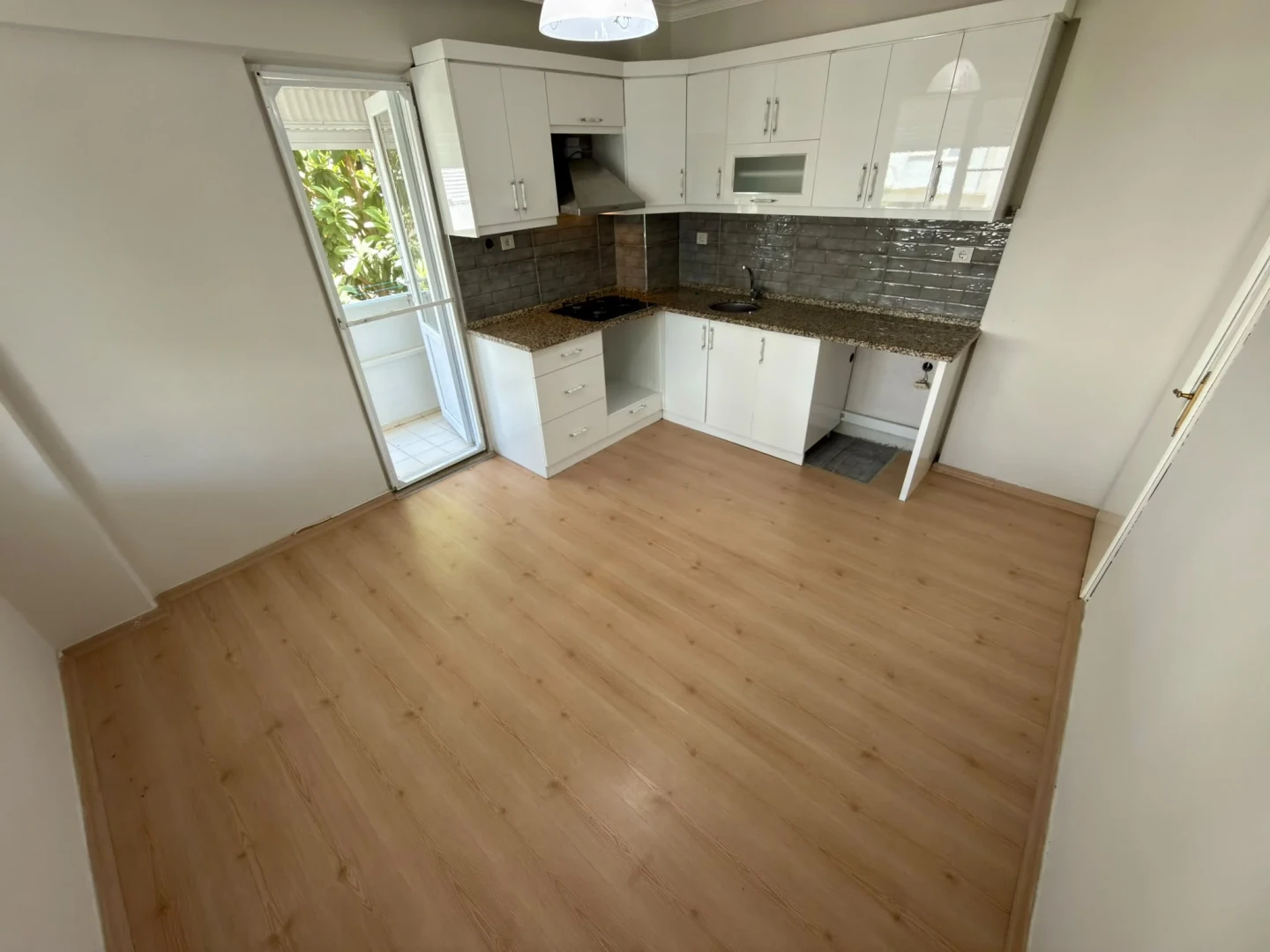 YÜKSELDEN DENİZE 200 METRE ARAKAT ÖN CEPHE SATILIK 2+1 DAİRE