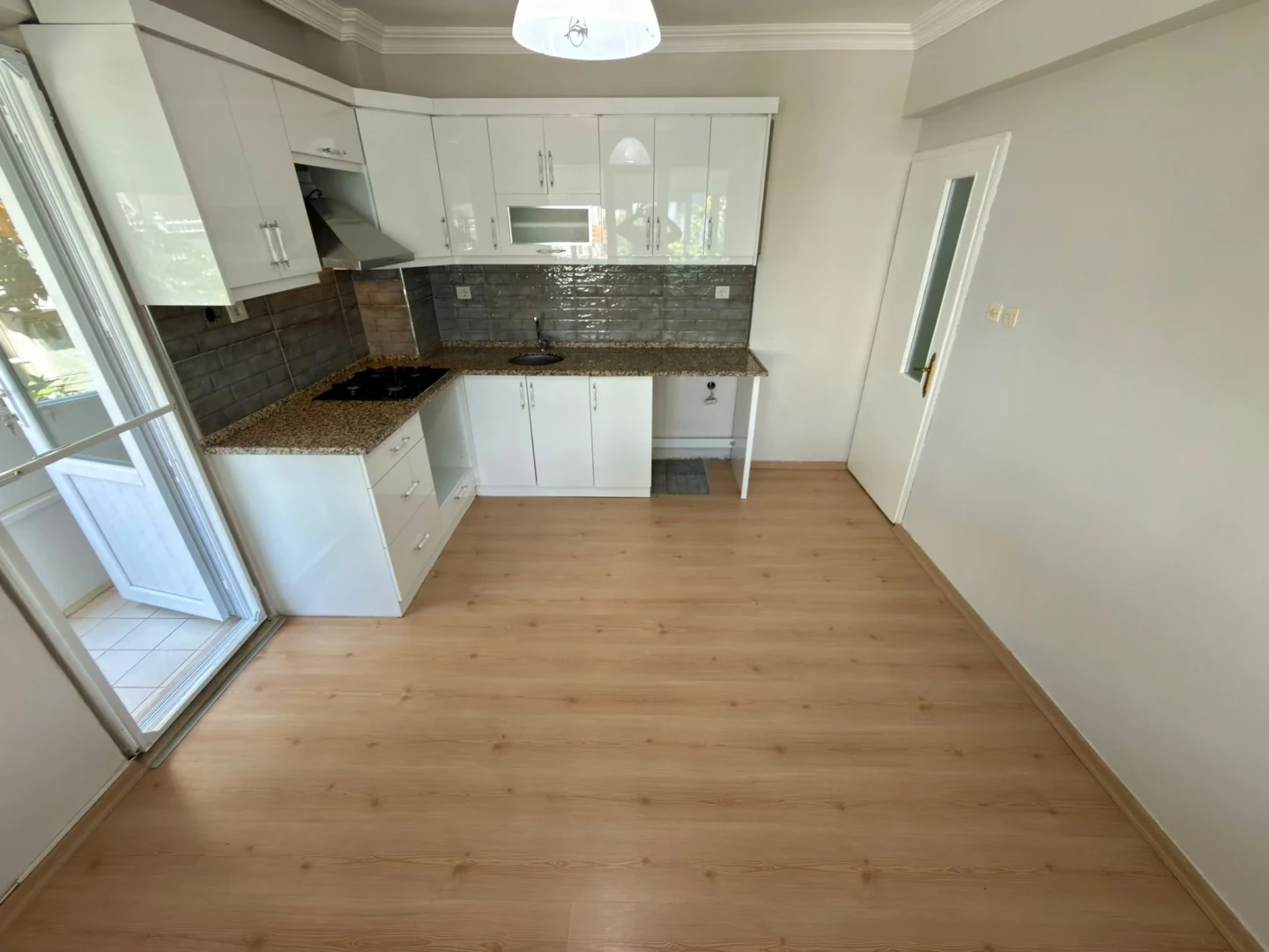 YÜKSELDEN DENİZE 200 METRE ARAKAT ÖN CEPHE SATILIK 2+1 DAİRE