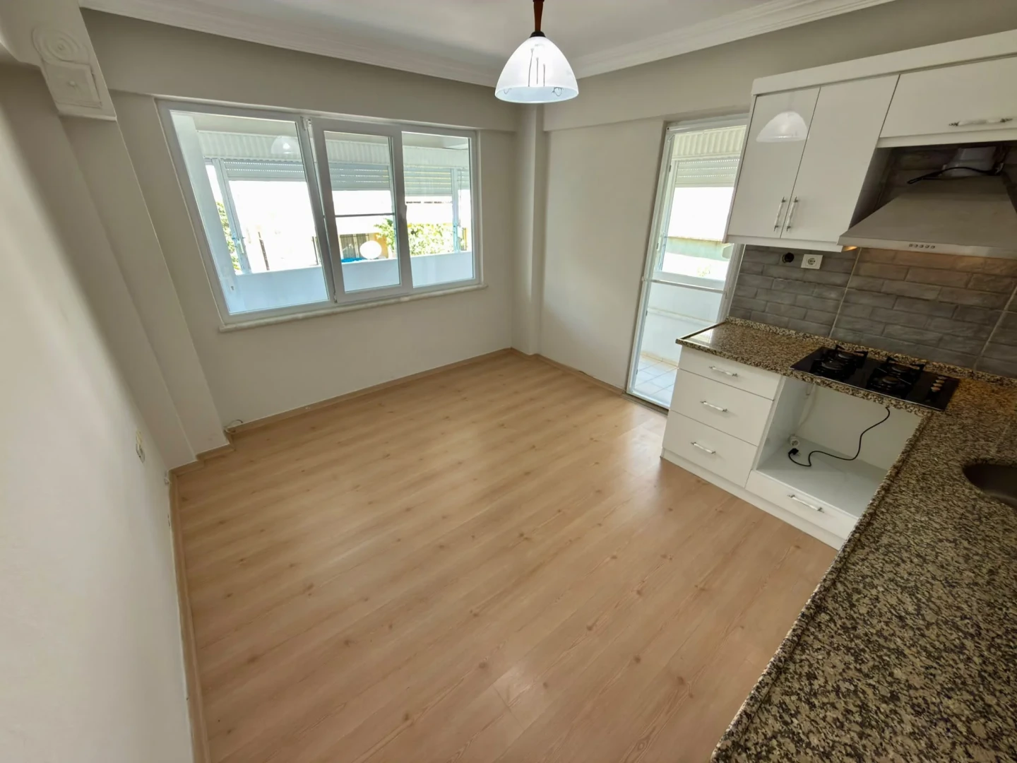 YÜKSELDEN DENİZE 200 METRE ARAKAT ÖN CEPHE SATILIK 2+1 DAİRE