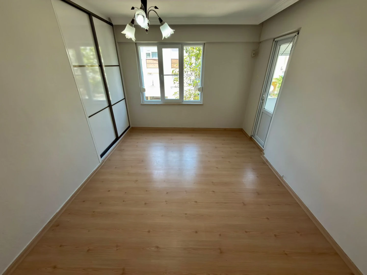 YÜKSELDEN DENİZE 200 METRE ARAKAT ÖN CEPHE SATILIK 2+1 DAİRE