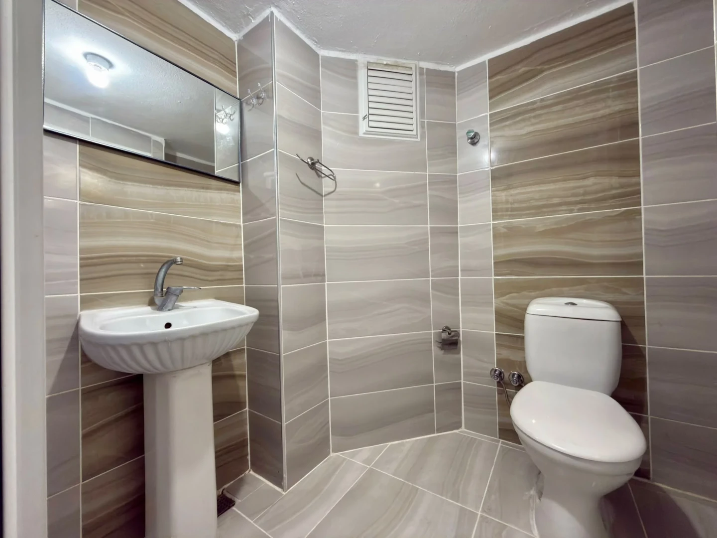 YÜKSELDEN DENİZE 200 METRE ARAKAT ÖN CEPHE SATILIK 2+1 DAİRE