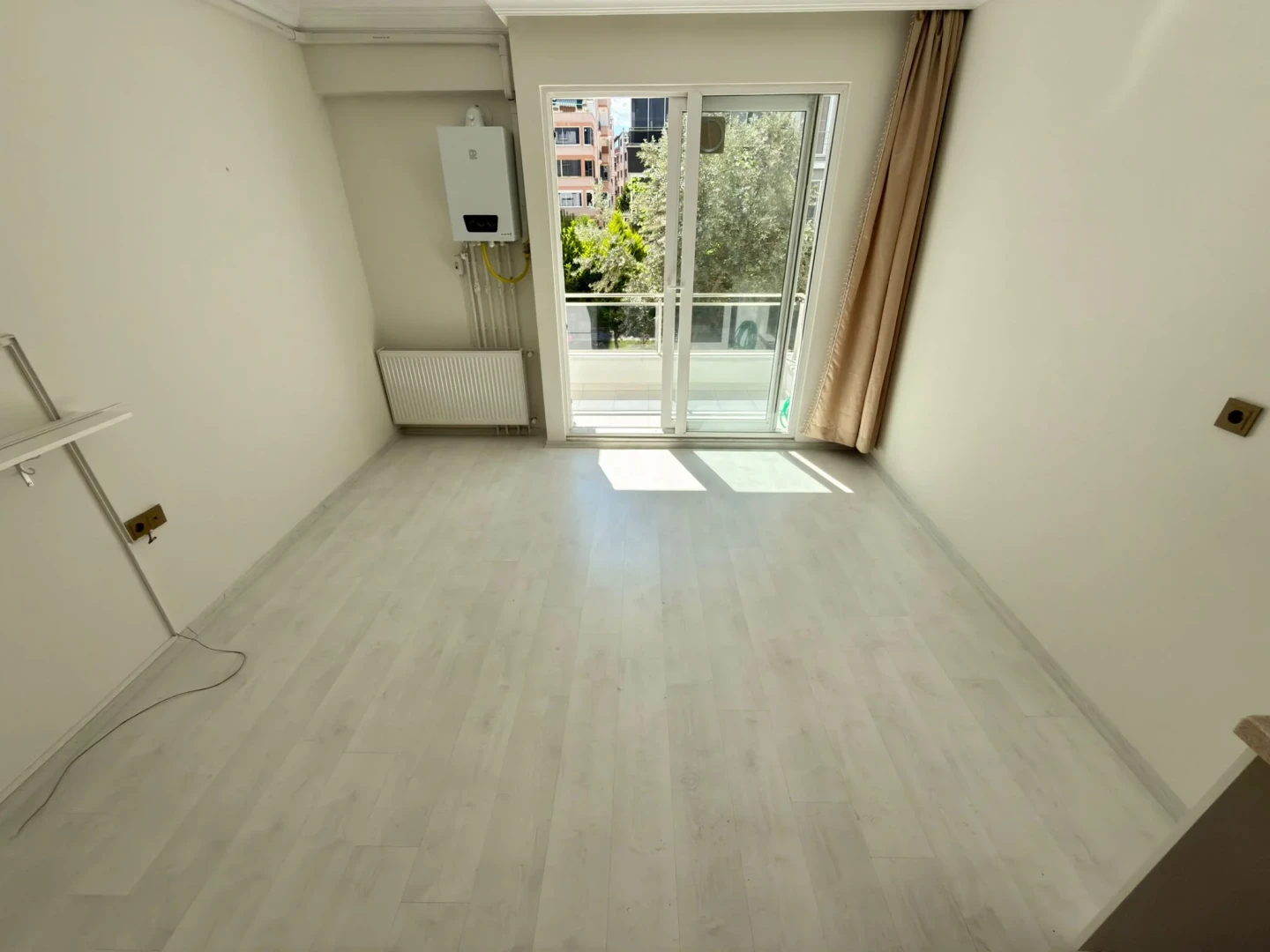YÜKSELDEN SARIKIZDA ŞOK FİYATA DOĞALGAZLI SATILIK 2+1FERAH DAİRE