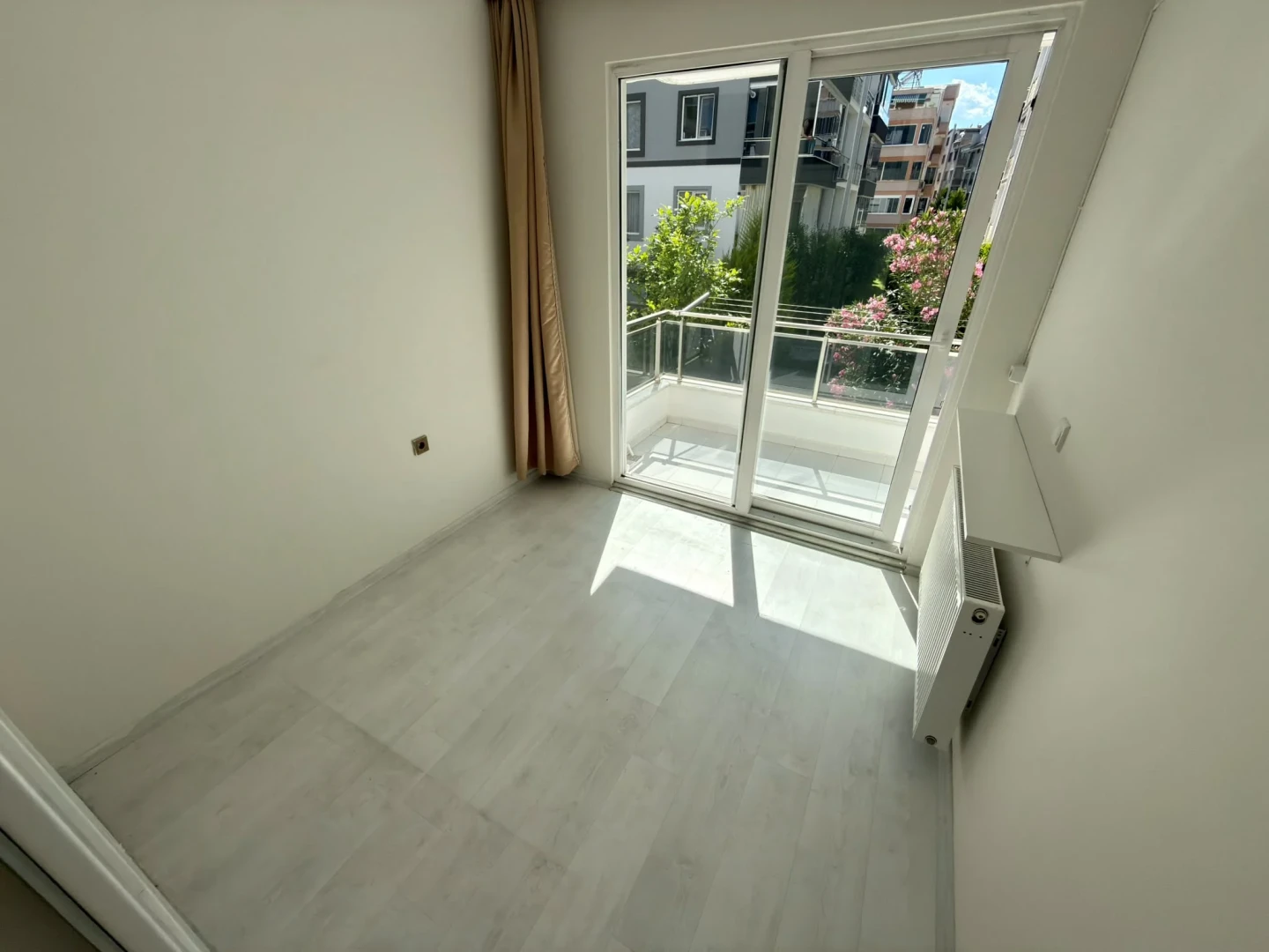 YÜKSELDEN SARIKIZDA ŞOK FİYATA DOĞALGAZLI SATILIK 2+1FERAH DAİRE