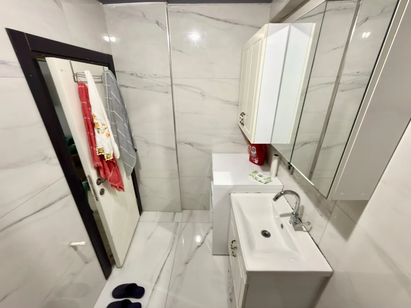 YÜKSELDEN ALTINKUMDA ÖN CEPHE DENİZE YAKIN SATILIK 1+1 LÜX DAİRE