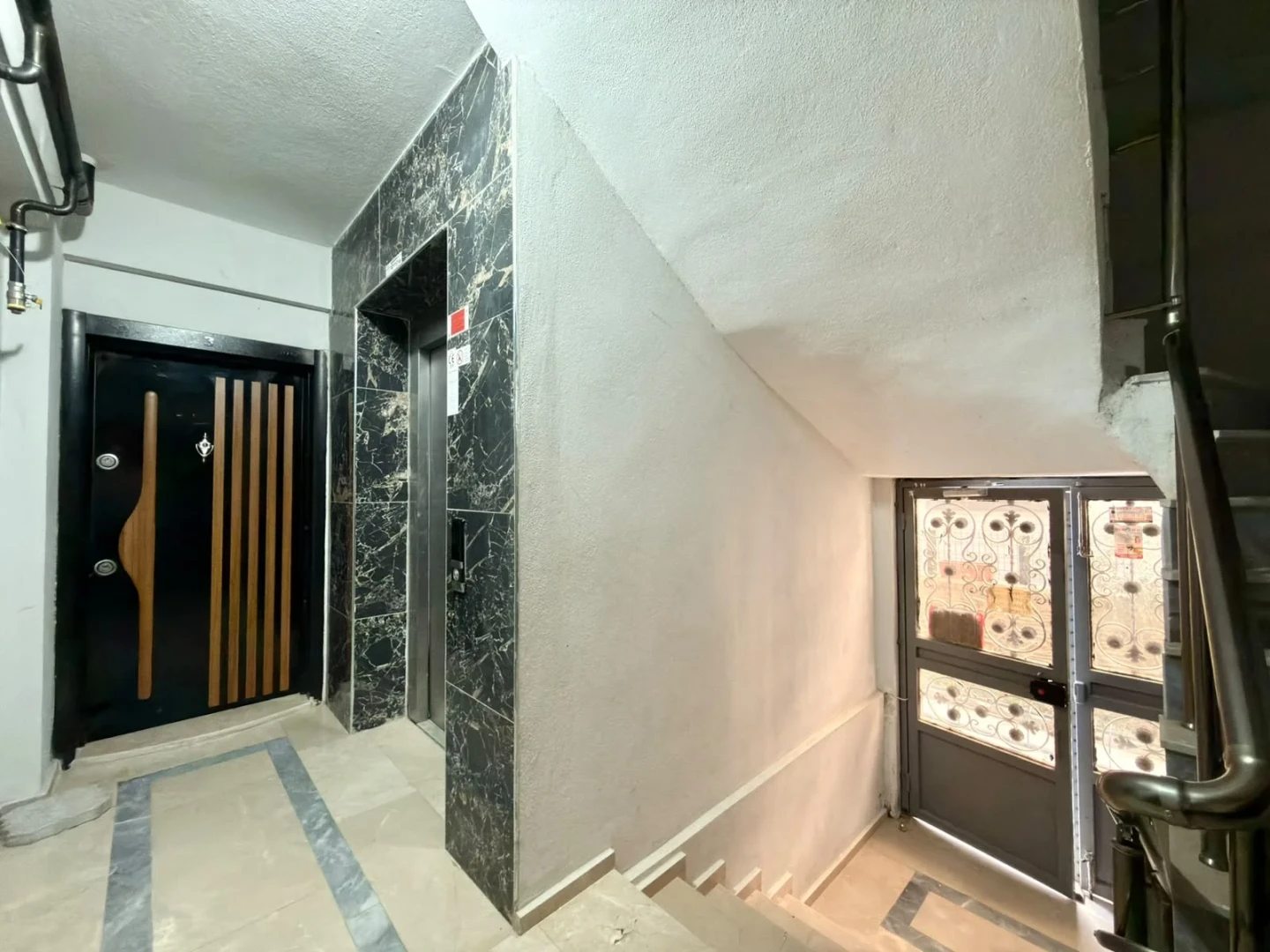YÜKSELDEN ALTINKUMDA ÖN CEPHE DENİZE YAKIN SATILIK 1+1 LÜX DAİRE