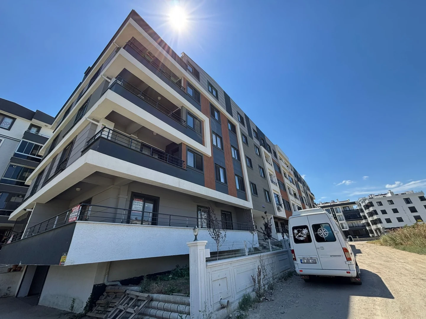 YÜKSELDEN ALTINKUMDA KOMBİLİ OTOPARKLI AL OTUR! 2+1 SIFIR DAİRE