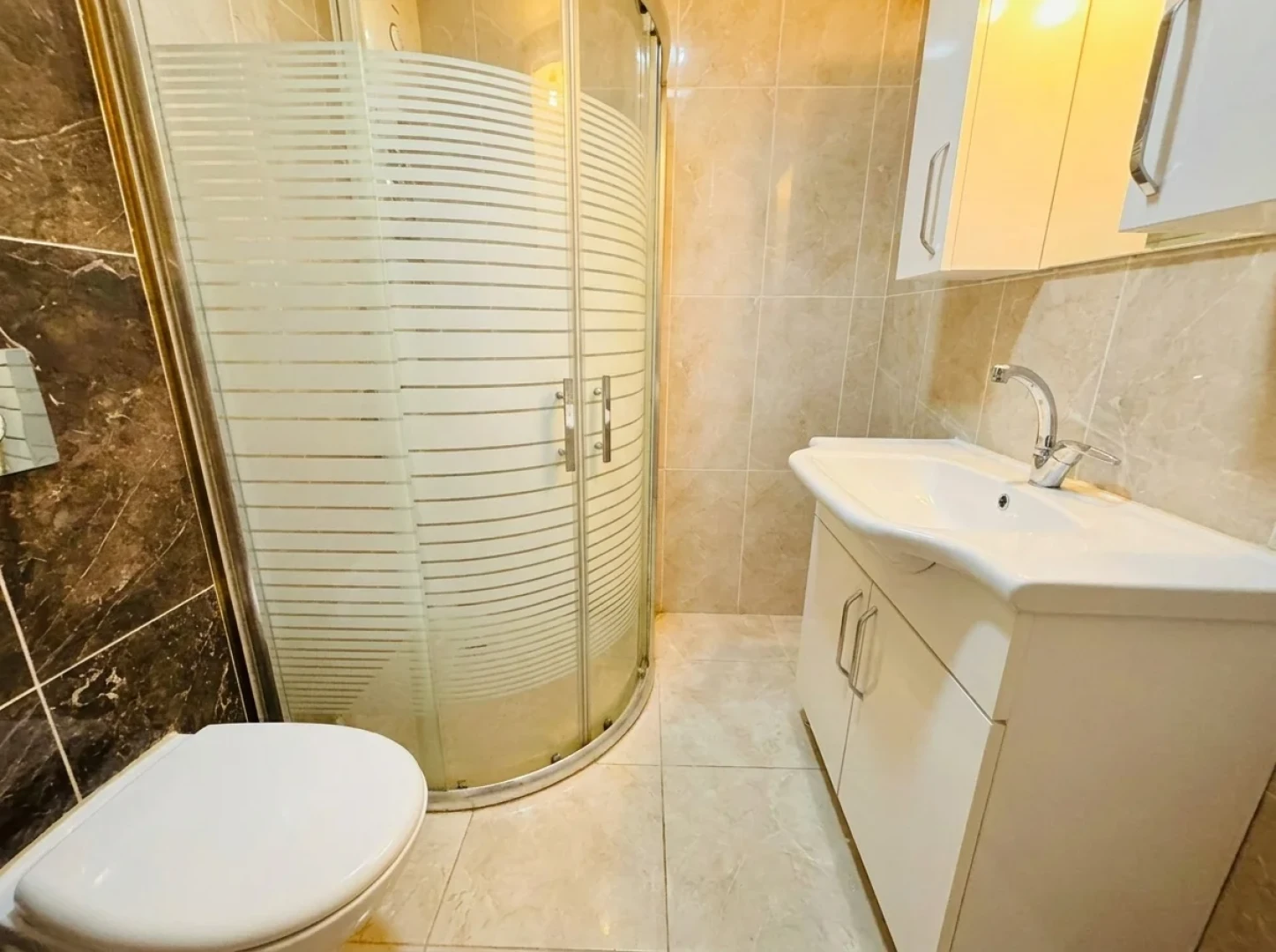 YÜKSELDEN AKÇAY'DA ÖNCEPHE ULTRA GENİŞ KAPALI OTOPARKLI 1+1DAİRE