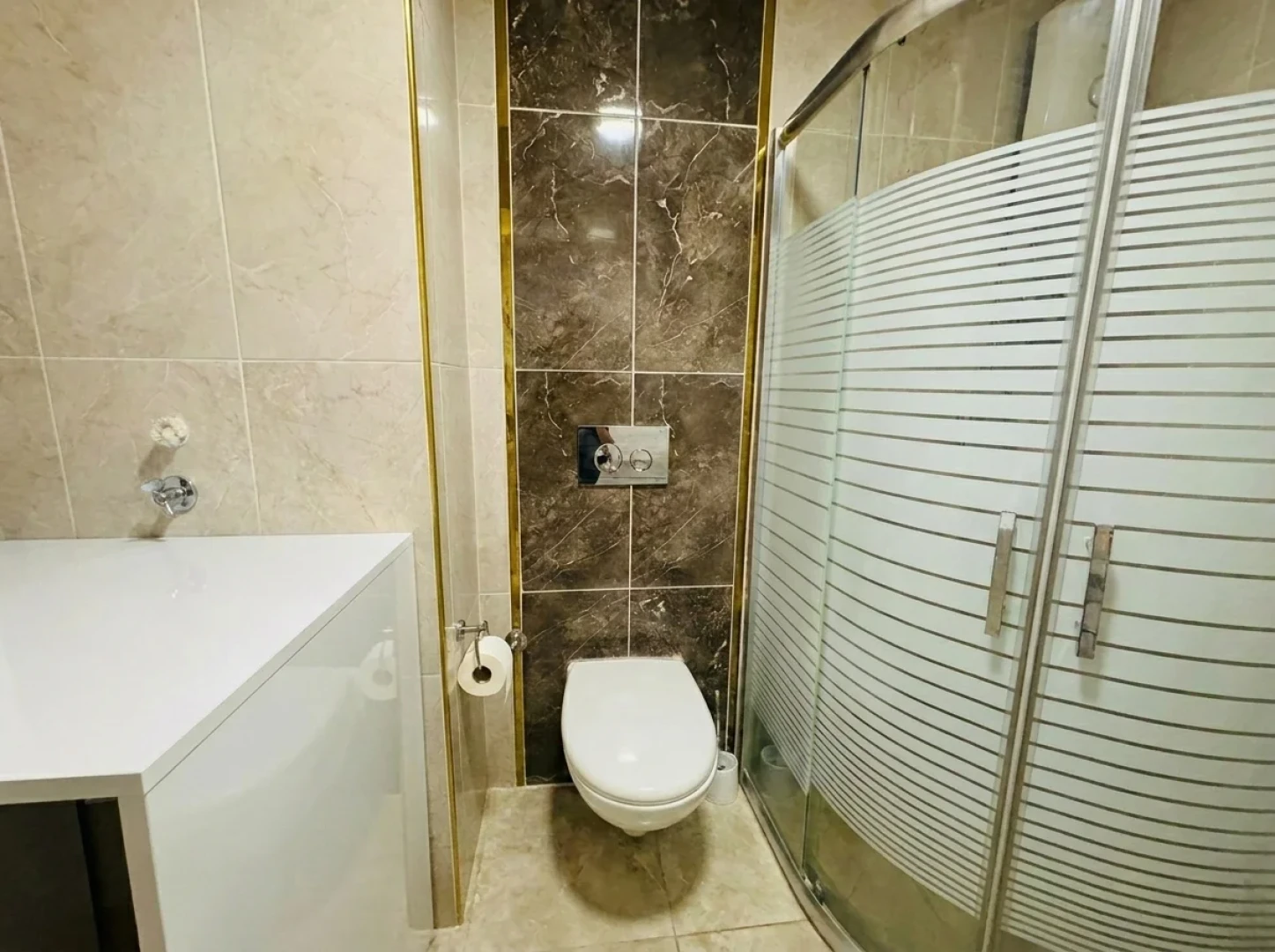 YÜKSELDEN AKÇAY'DA ÖNCEPHE ULTRA GENİŞ KAPALI OTOPARKLI 1+1DAİRE