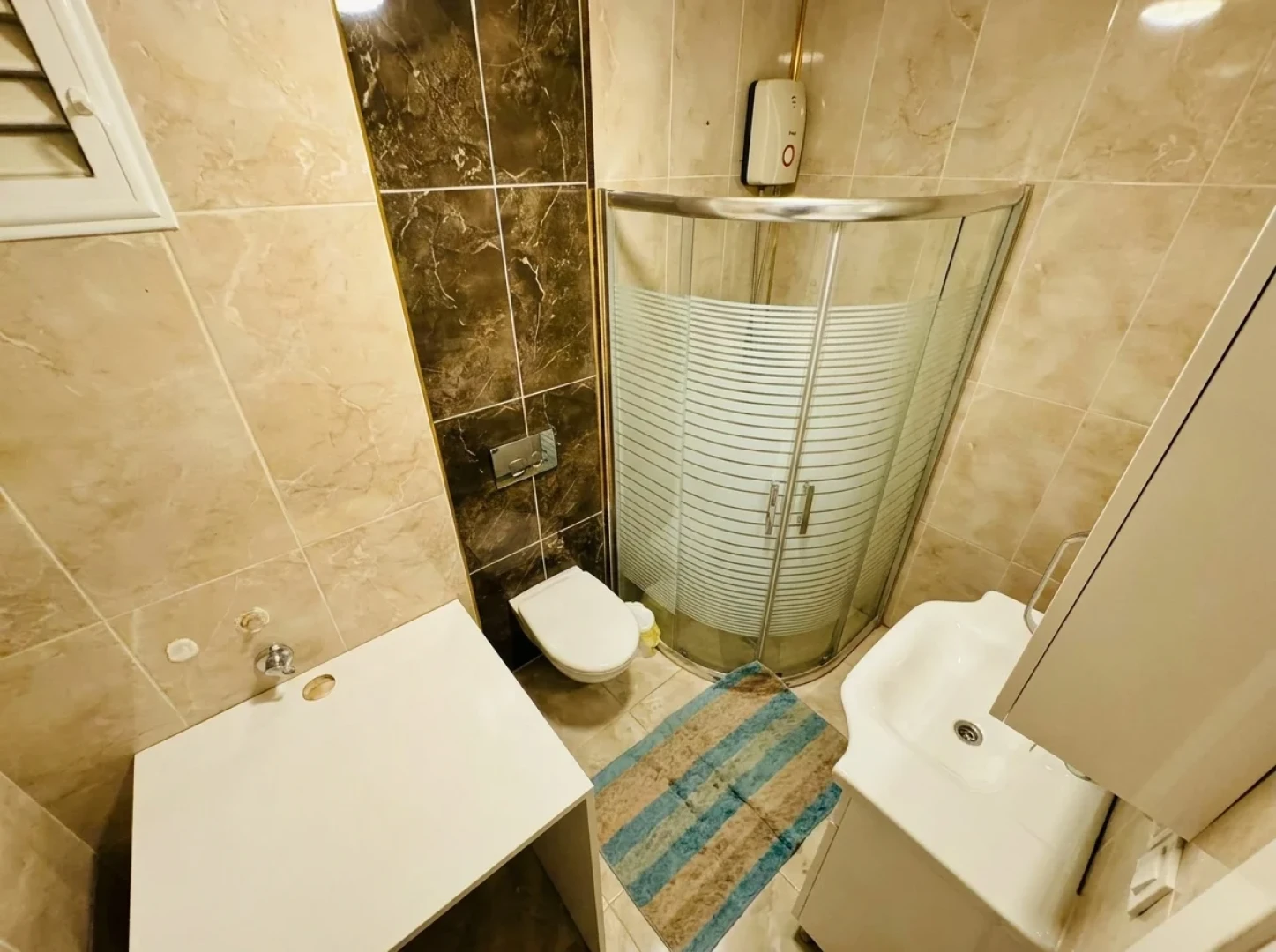 YÜKSELDEN AKÇAY'DA ÖNCEPHE ULTRA GENİŞ KAPALI OTOPARKLI 1+1DAİRE