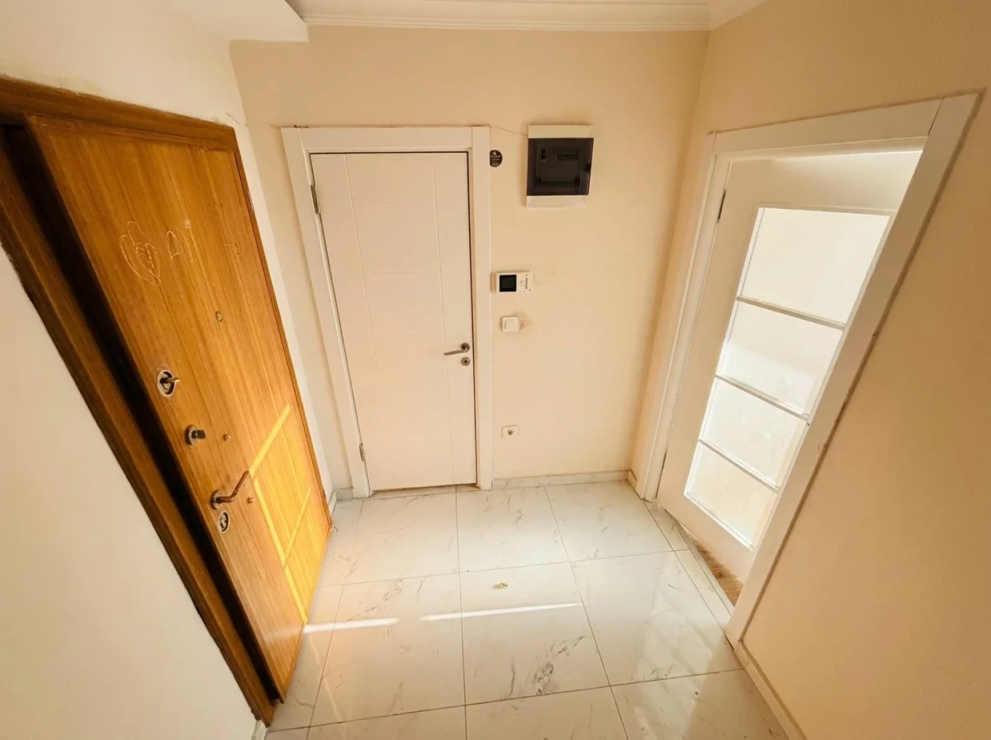 YÜKSELDEN AKÇAY'DA ÖNCEPHE ULTRA GENİŞ KAPALI OTOPARKLI 1+1DAİRE