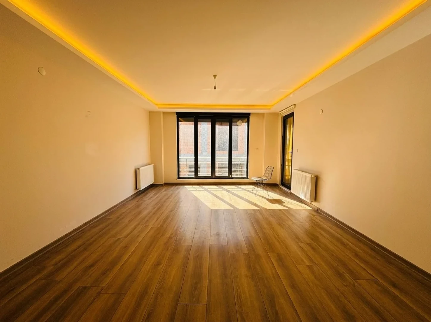 YÜKSELDEN AKÇAY'DA ÖNCEPHE ULTRA GENİŞ KAPALI OTOPARKLI 1+1DAİRE