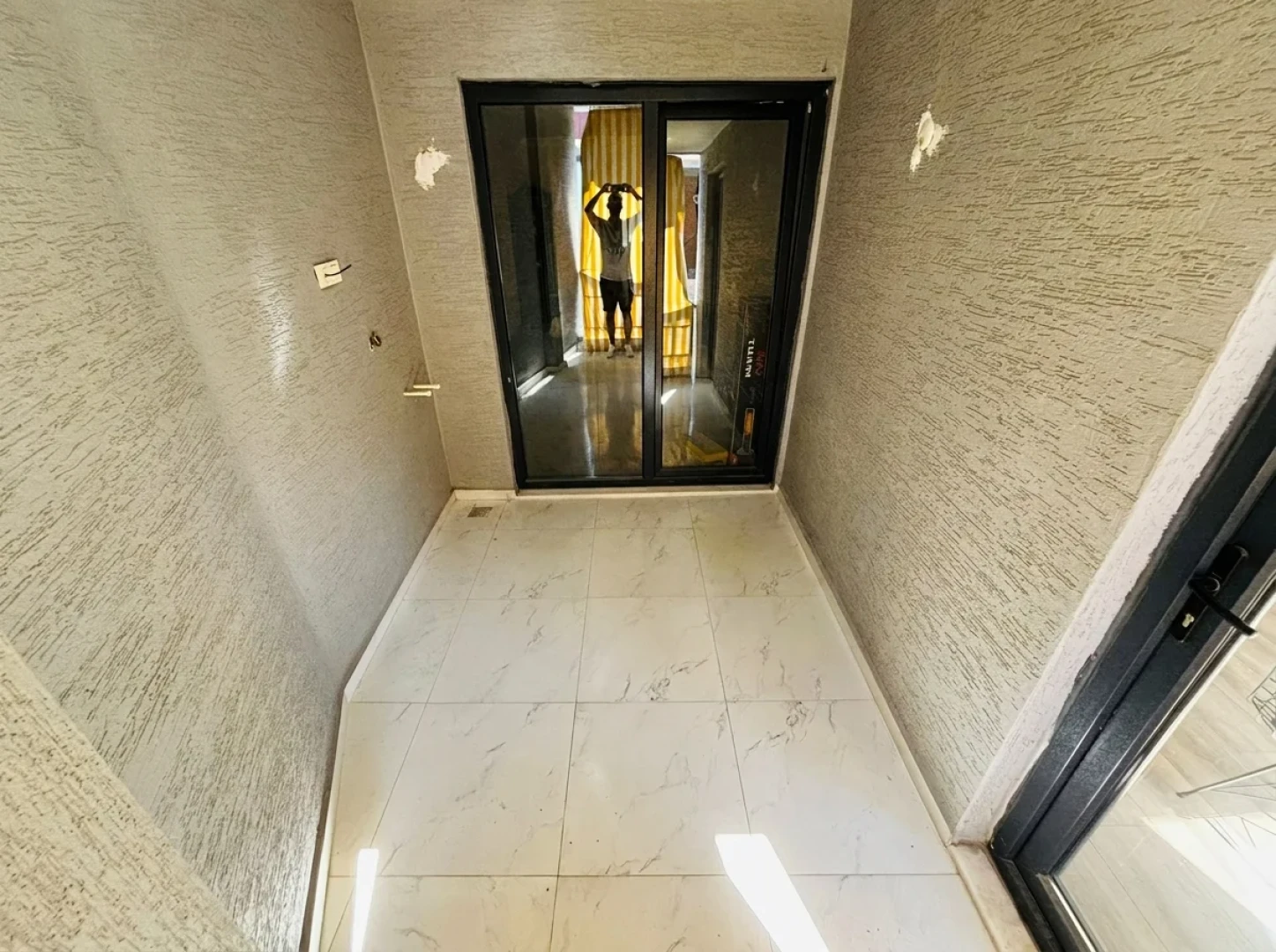 YÜKSELDEN AKÇAY'DA ÖNCEPHE ULTRA GENİŞ KAPALI OTOPARKLI 1+1DAİRE