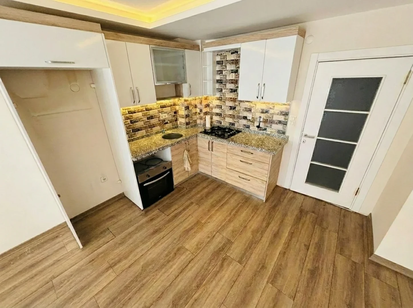 YÜKSELDEN AKÇAY'DA ÖNCEPHE ULTRA GENİŞ KAPALI OTOPARKLI 1+1DAİRE