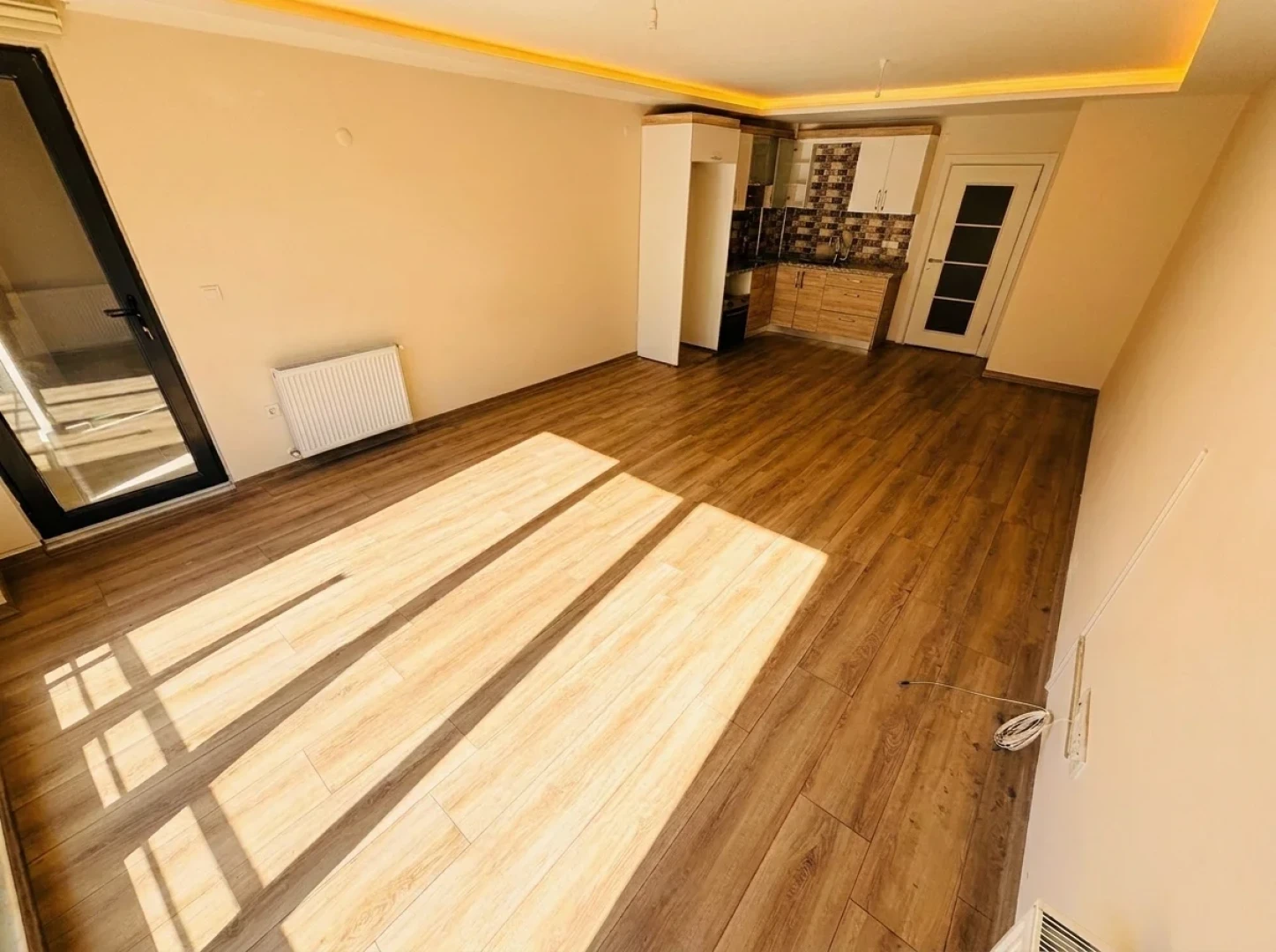 YÜKSELDEN AKÇAY'DA ÖNCEPHE ULTRA GENİŞ KAPALI OTOPARKLI 1+1DAİRE