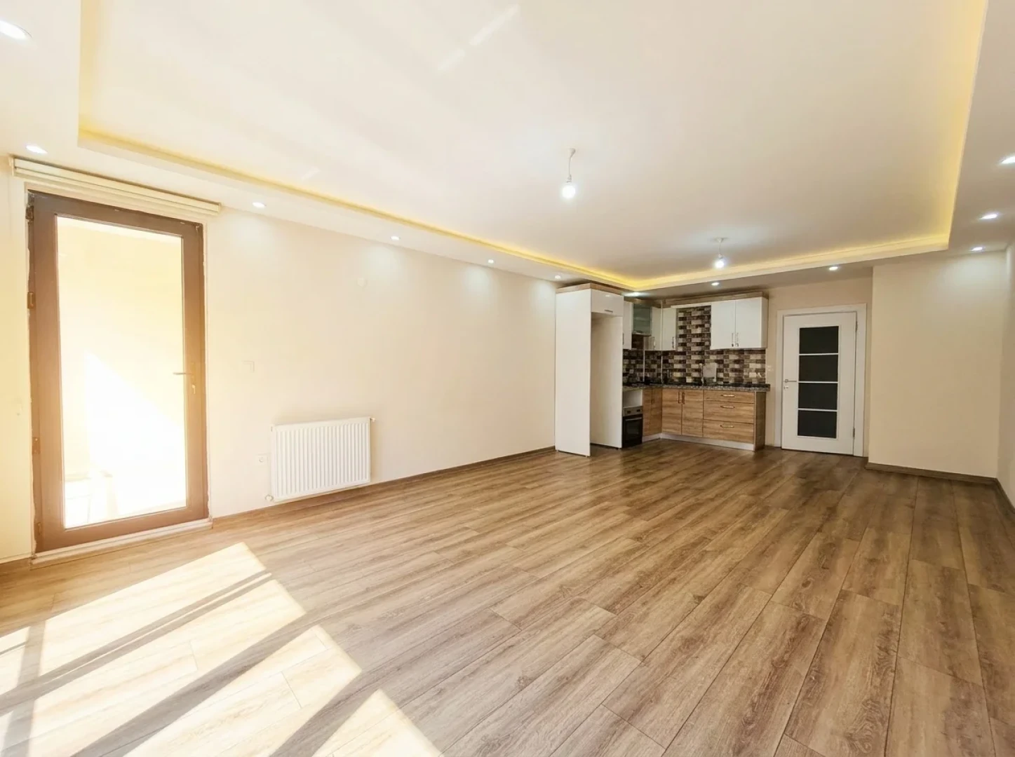 YÜKSELDEN AKÇAY'DA ÖNCEPHE ULTRA GENİŞ KAPALI OTOPARKLI 1+1DAİRE