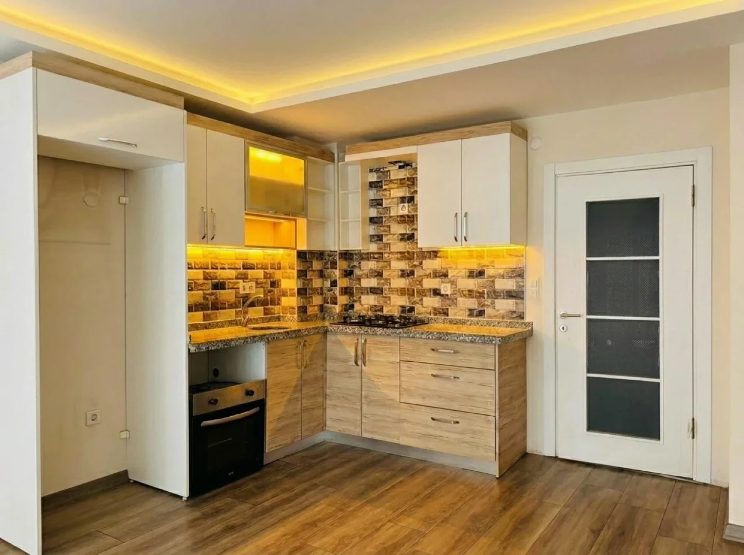 YÜKSELDEN AKÇAY'DA ÖNCEPHE ULTRA GENİŞ KAPALI OTOPARKLI 1+1DAİRE