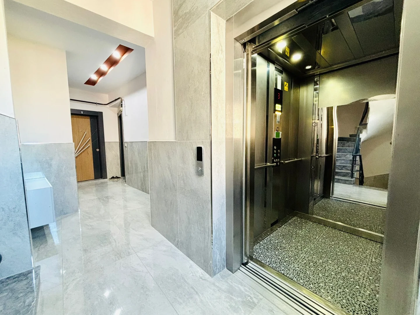 YÜKSELDEN İKİZÇAYDA ÖN CEPHE AYRI MUTFAK ULTRA LÜX 2+1 DAİRE