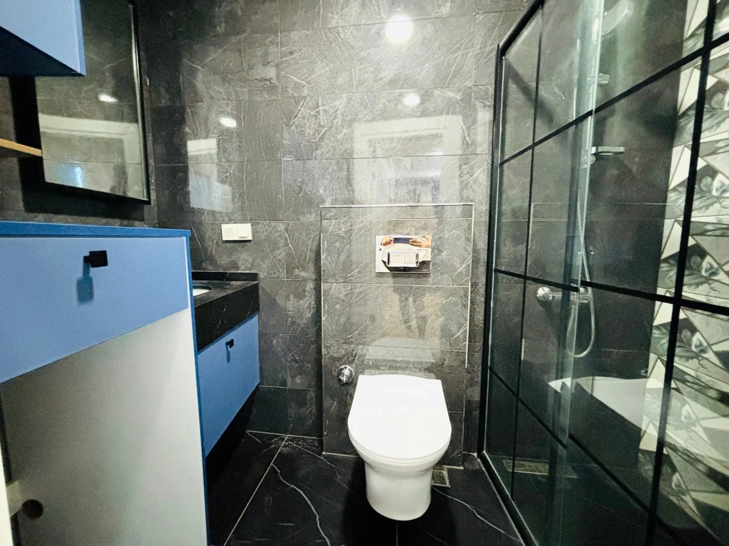 YÜKSELDEN İKİZÇAYDA ÖN CEPHE AYRI MUTFAK ULTRA LÜX 2+1 DAİRE