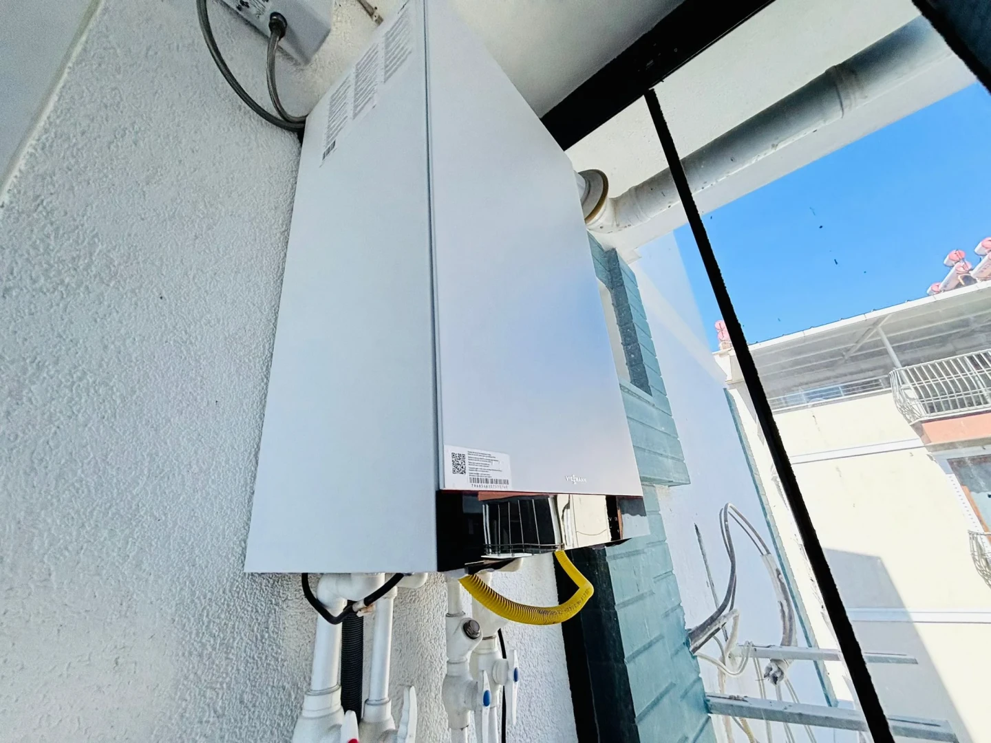 YÜKSELDEN İKİZÇAYDA ÖN CEPHE AYRI MUTFAK ULTRA LÜX 2+1 DAİRE