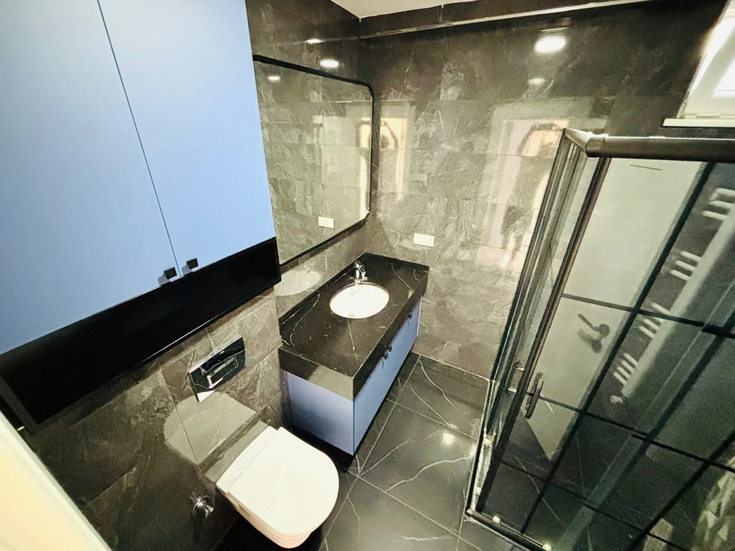 YÜKSELDEN İKİZÇAYDA ÖN CEPHE AYRI MUTFAK ULTRA LÜX 2+1 DAİRE
