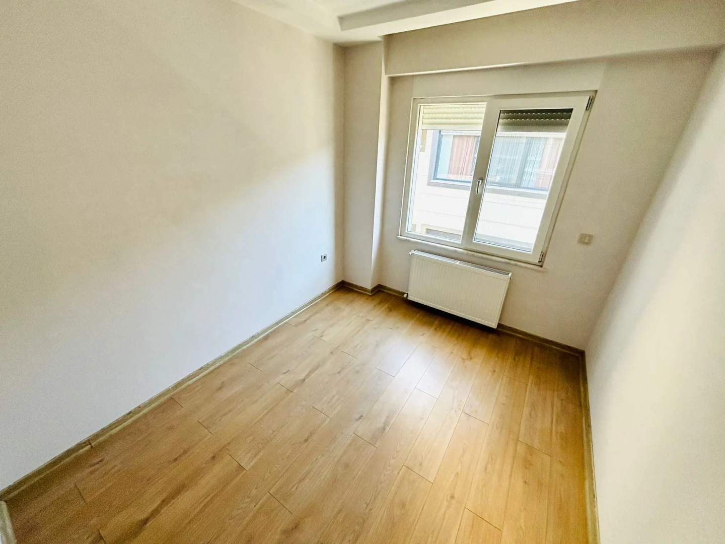 YÜKSELDEN İKİZÇAYDA ÖN CEPHE AYRI MUTFAK ULTRA LÜX 2+1 DAİRE
