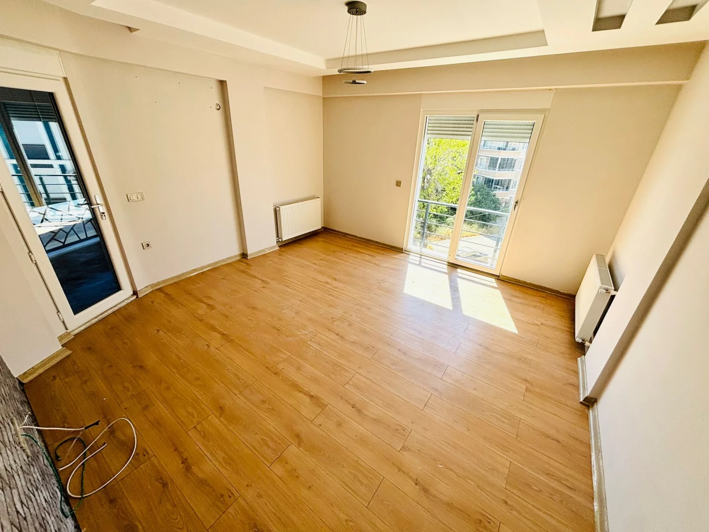 YÜKSELDEN İKİZÇAYDA ÖN CEPHE AYRI MUTFAK ULTRA LÜX 2+1 DAİRE