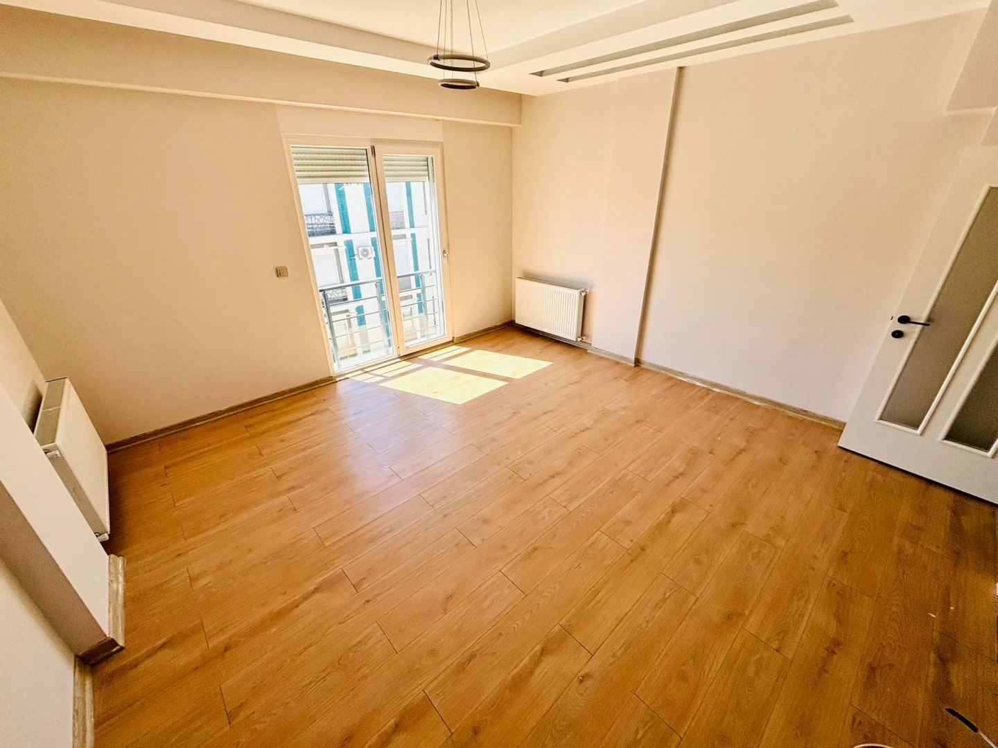 YÜKSELDEN İKİZÇAYDA ÖN CEPHE AYRI MUTFAK ULTRA LÜX 2+1 DAİRE