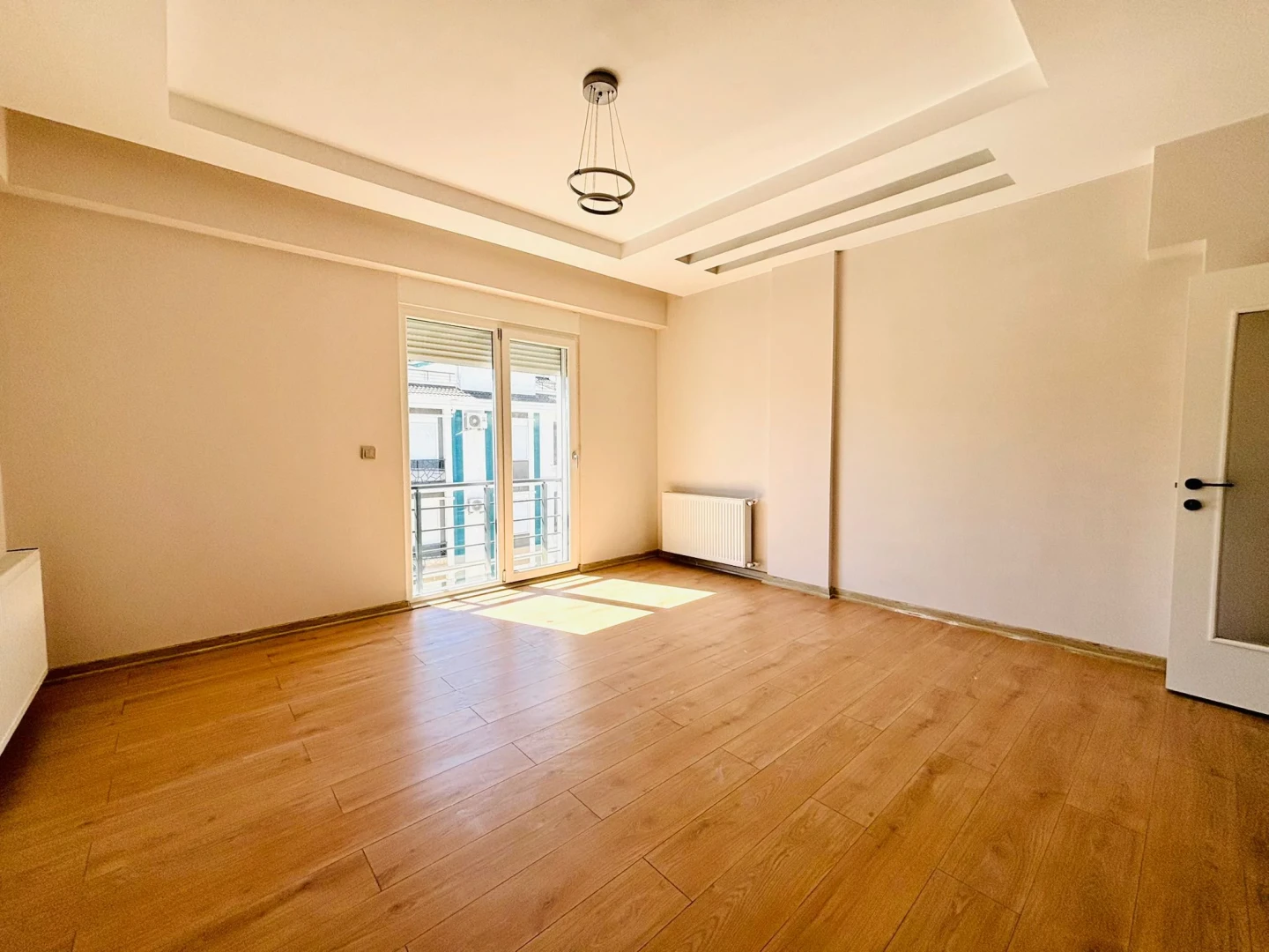 YÜKSELDEN İKİZÇAYDA ÖN CEPHE AYRI MUTFAK ULTRA LÜX 2+1 DAİRE