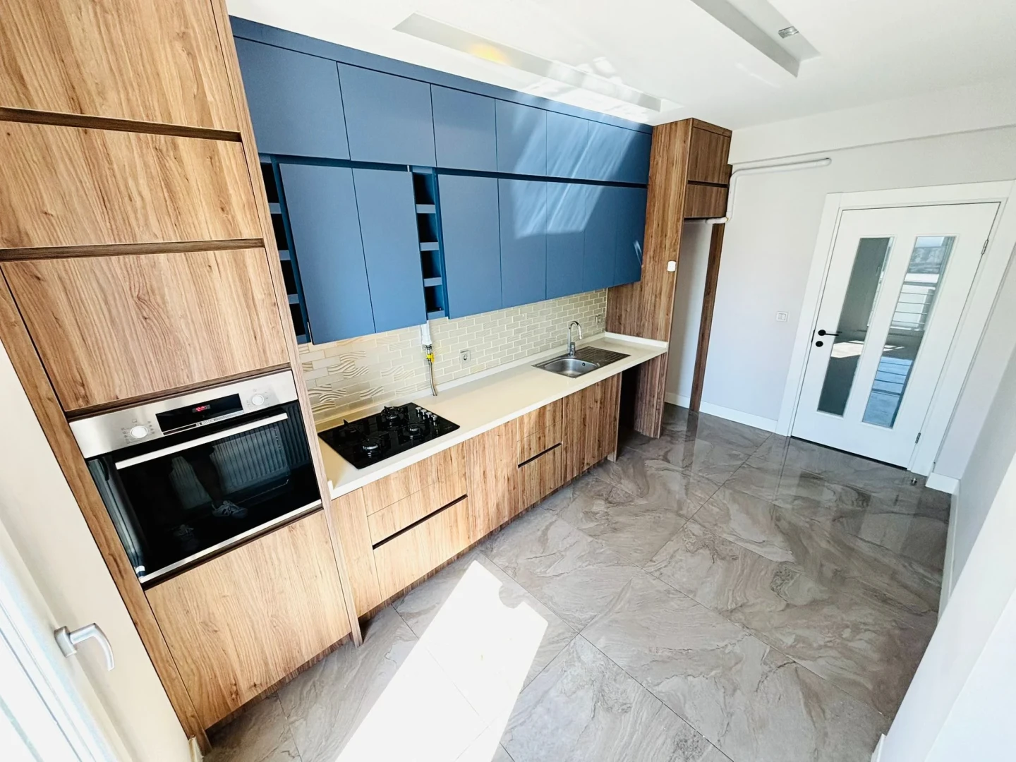 YÜKSELDEN İKİZÇAYDA ÖN CEPHE AYRI MUTFAK ULTRA LÜX 2+1 DAİRE