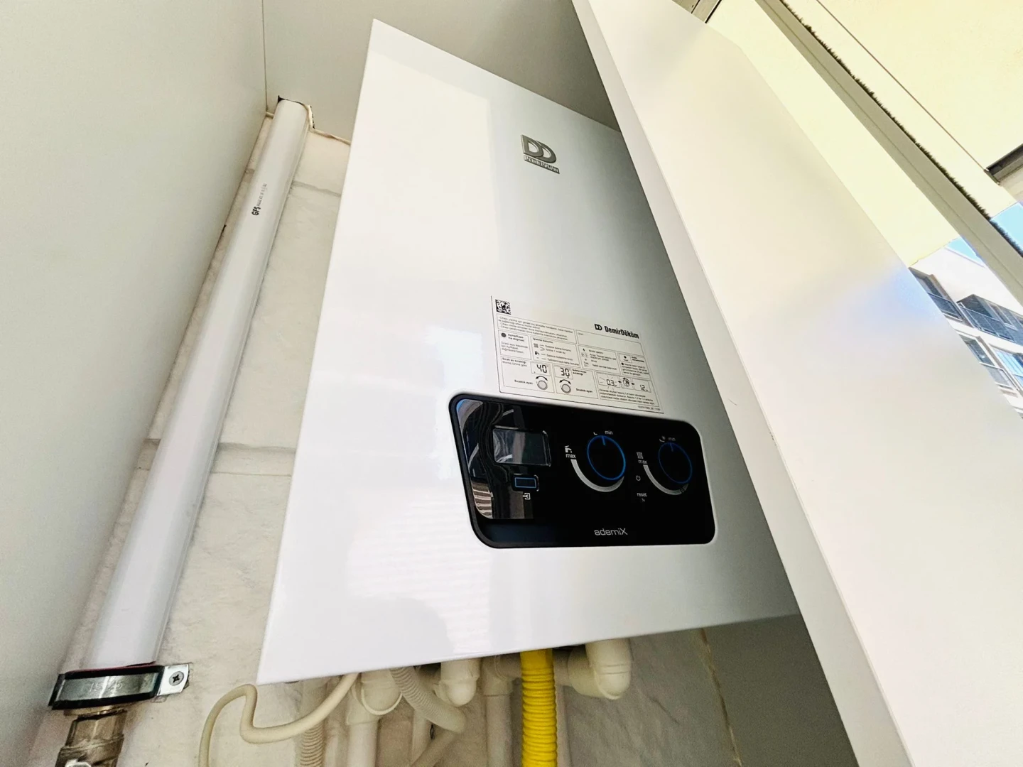 YETKİ YÜKSELDEN İKİZÇAYDA ÖZELTASARIM GENİŞ M2 SATILIK 1+1 DAİRE