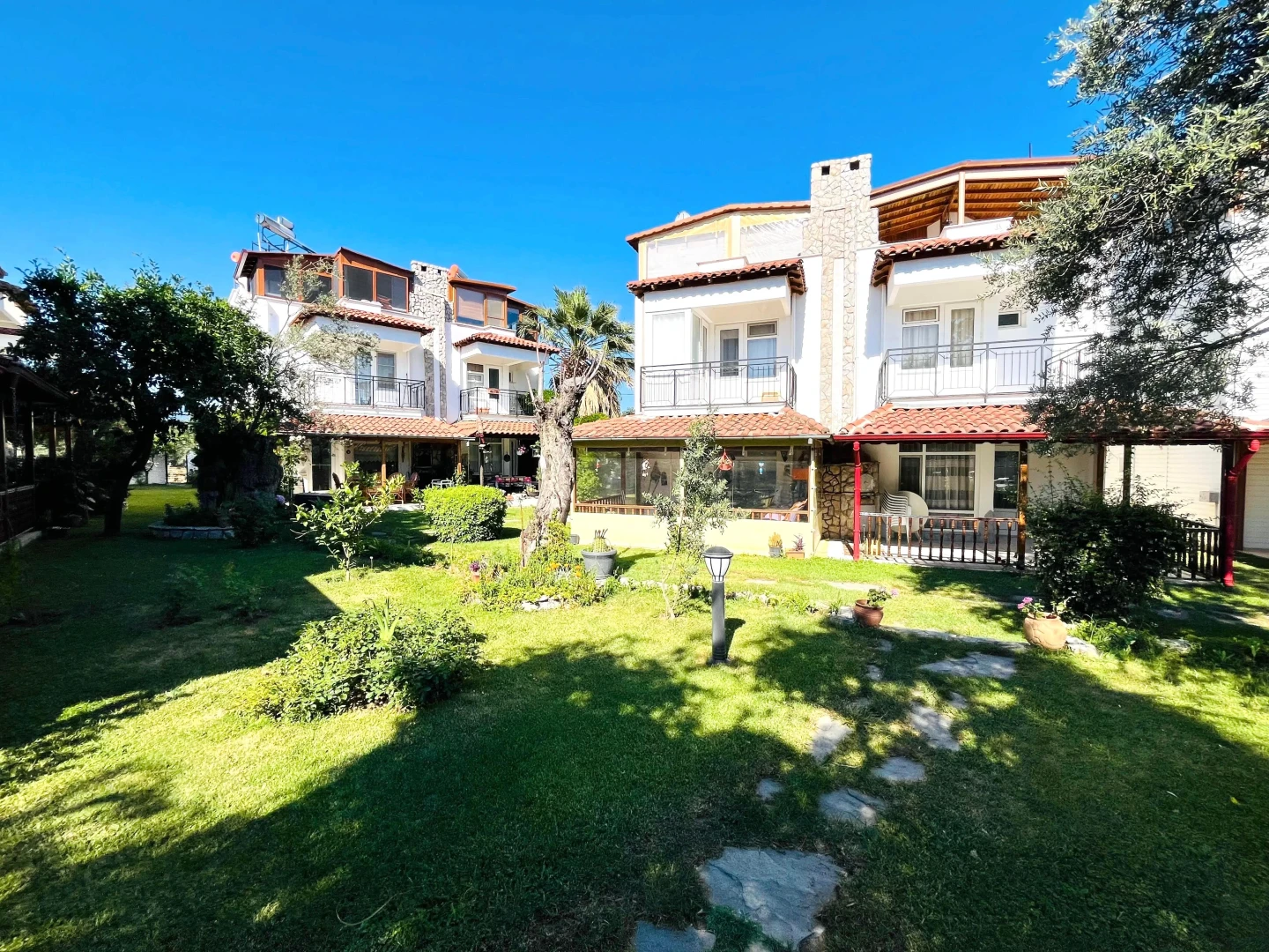 SAKLI CENNET!YÜKSELDEN GÜREDE HAVUZLU GENİŞ BAHÇE 3+1 KÖŞE VİLLA